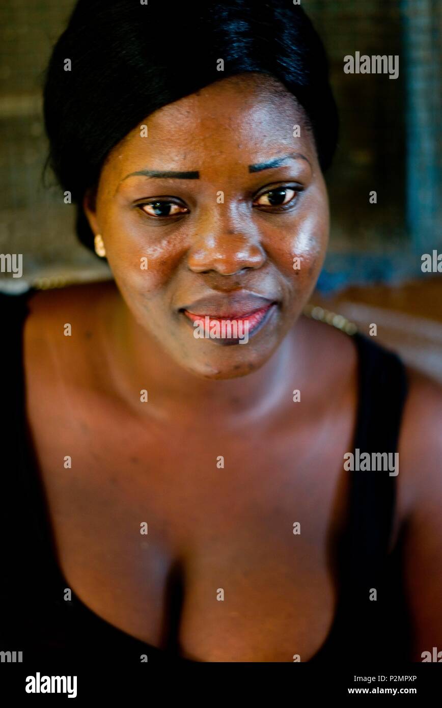 Togo, Lomé, Assilassime ONG appuyées par Entrepreneurs du Monde, portrait d'une femme bénéficiant d'un micro-crédit sans garantie Banque D'Images