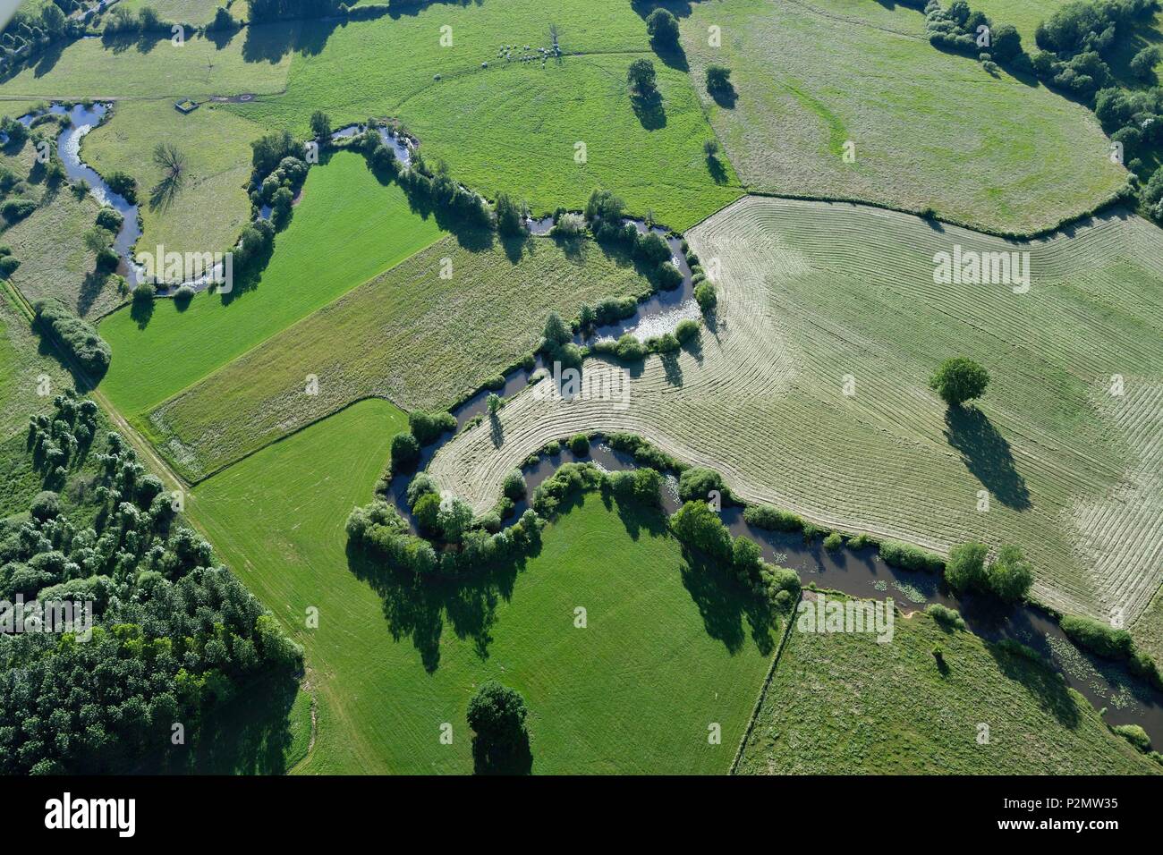 La France, Territoire de Belfort, vallée bourbeuse, méandres, le ressort (vue aérienne) Banque D'Images