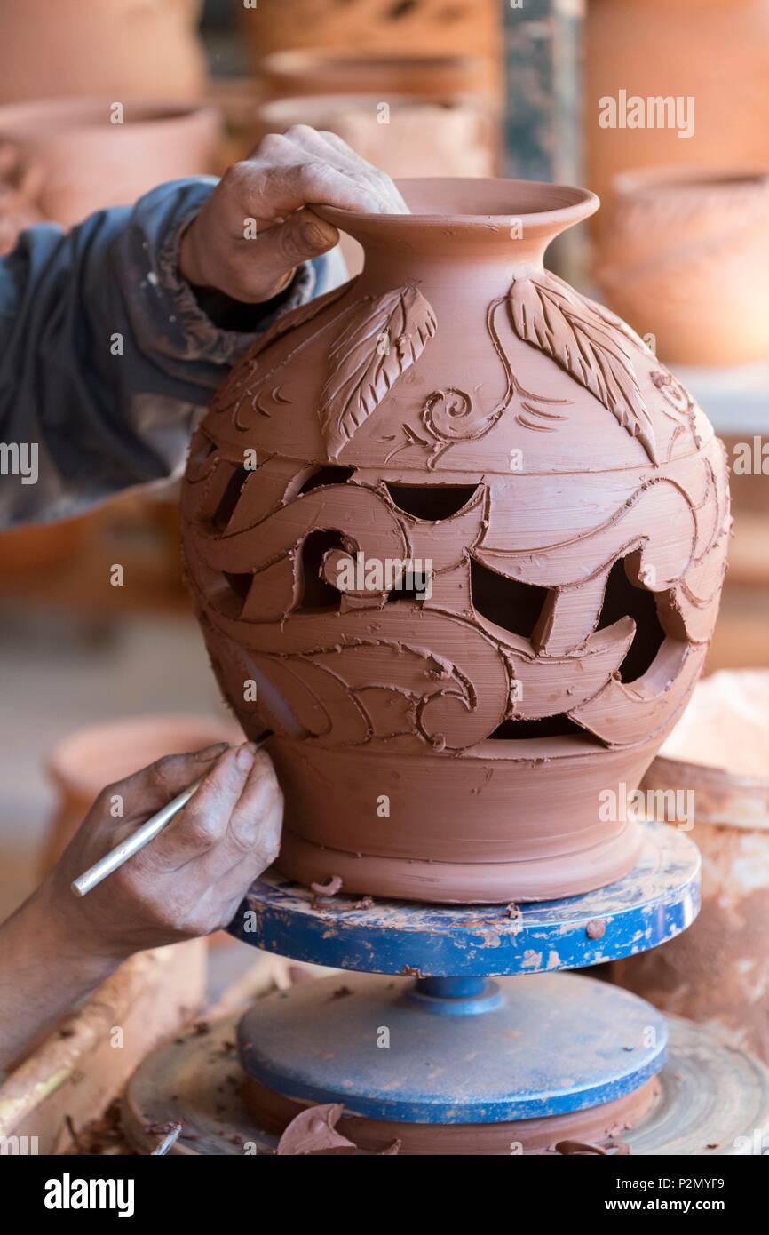 La France, Tarn, Albi, les poteries d'Albi étiqueté Entreprise du Patrimoine Vivant, poteries, tourné et décoré à la main Banque D'Images