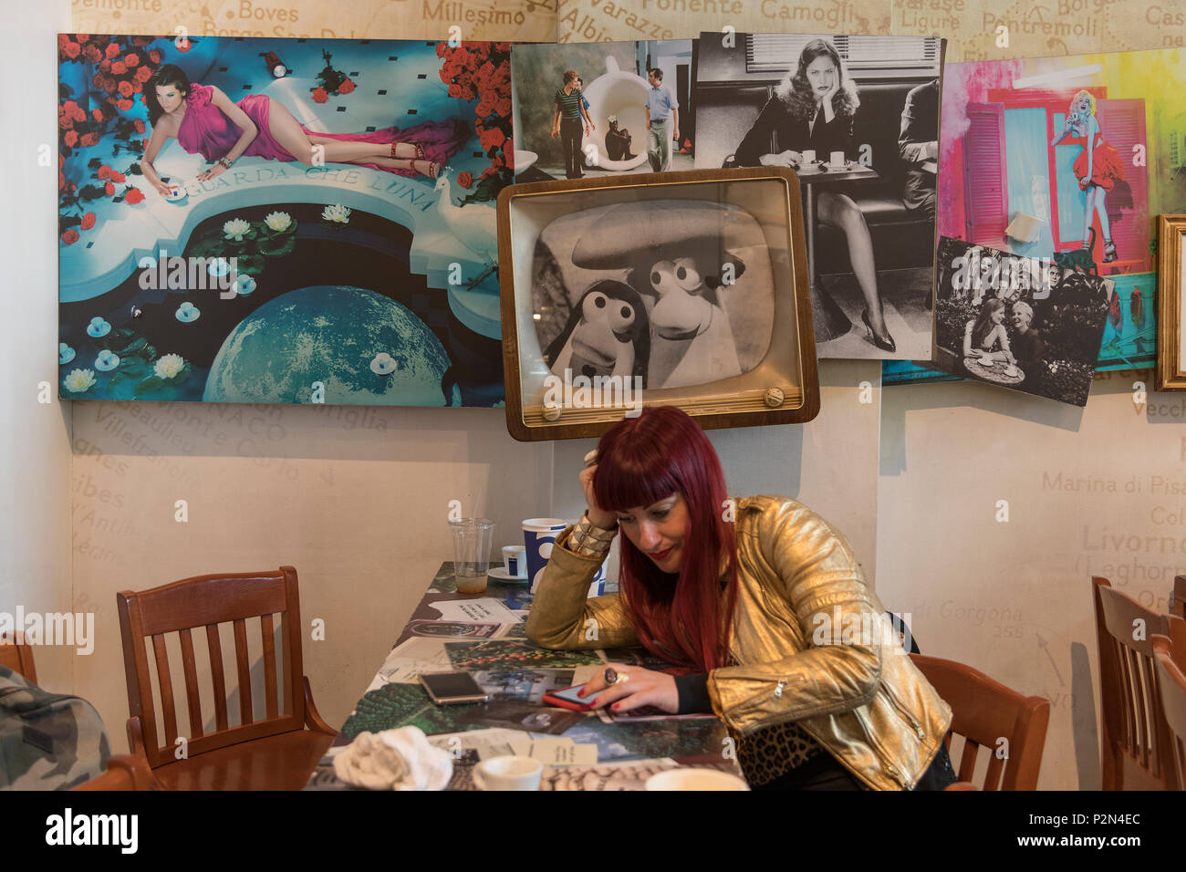 USA, American, New York, Manhattan, quartier Flatiron, Eataly, femme italienne in coffee shop Banque D'Images