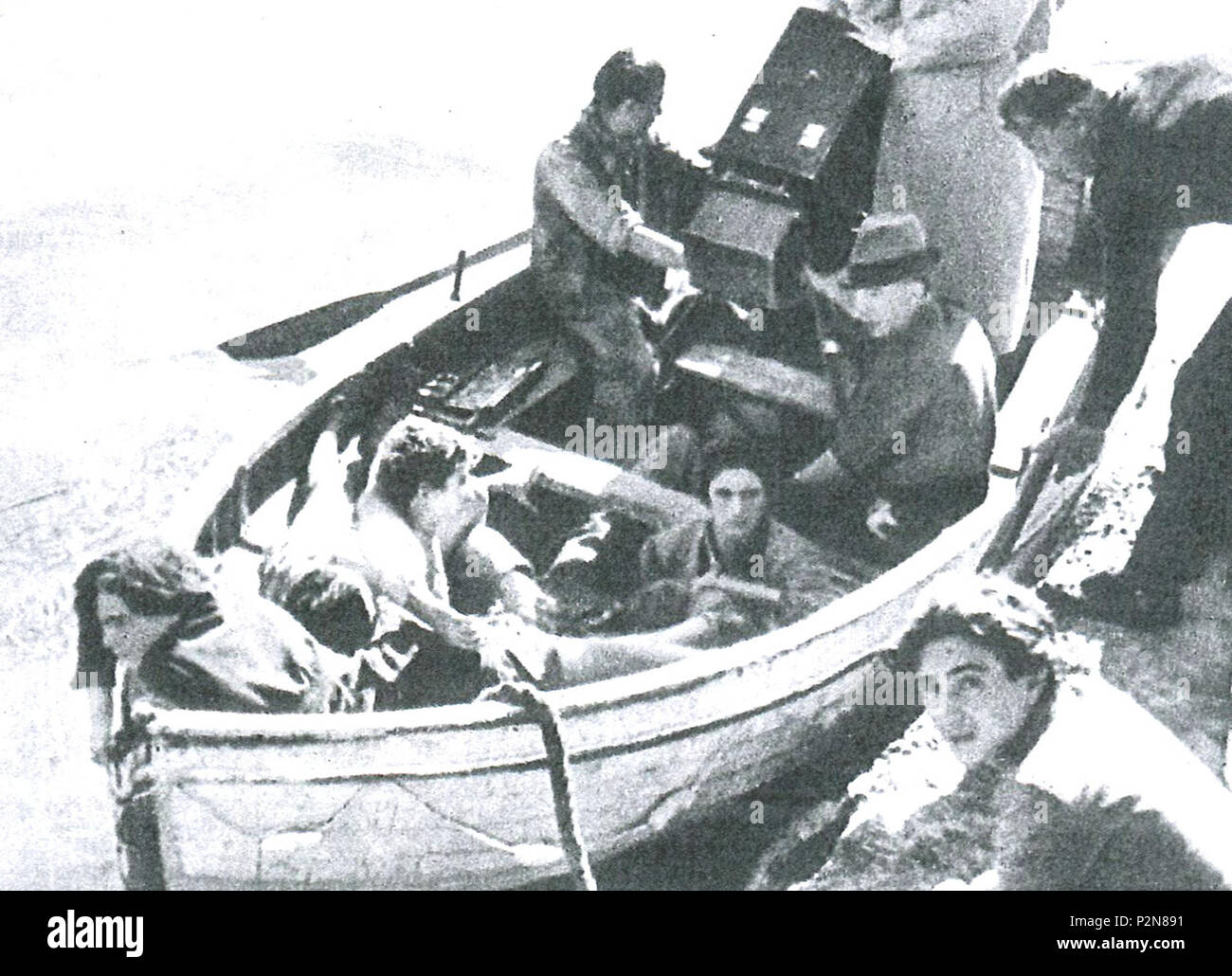 . Italiano : Piccoli naufraghi Calzavara (1939) - foto scena . 15 juillet 2016. Inconnu 70 Piccolinaufr scialuppa Banque D'Images