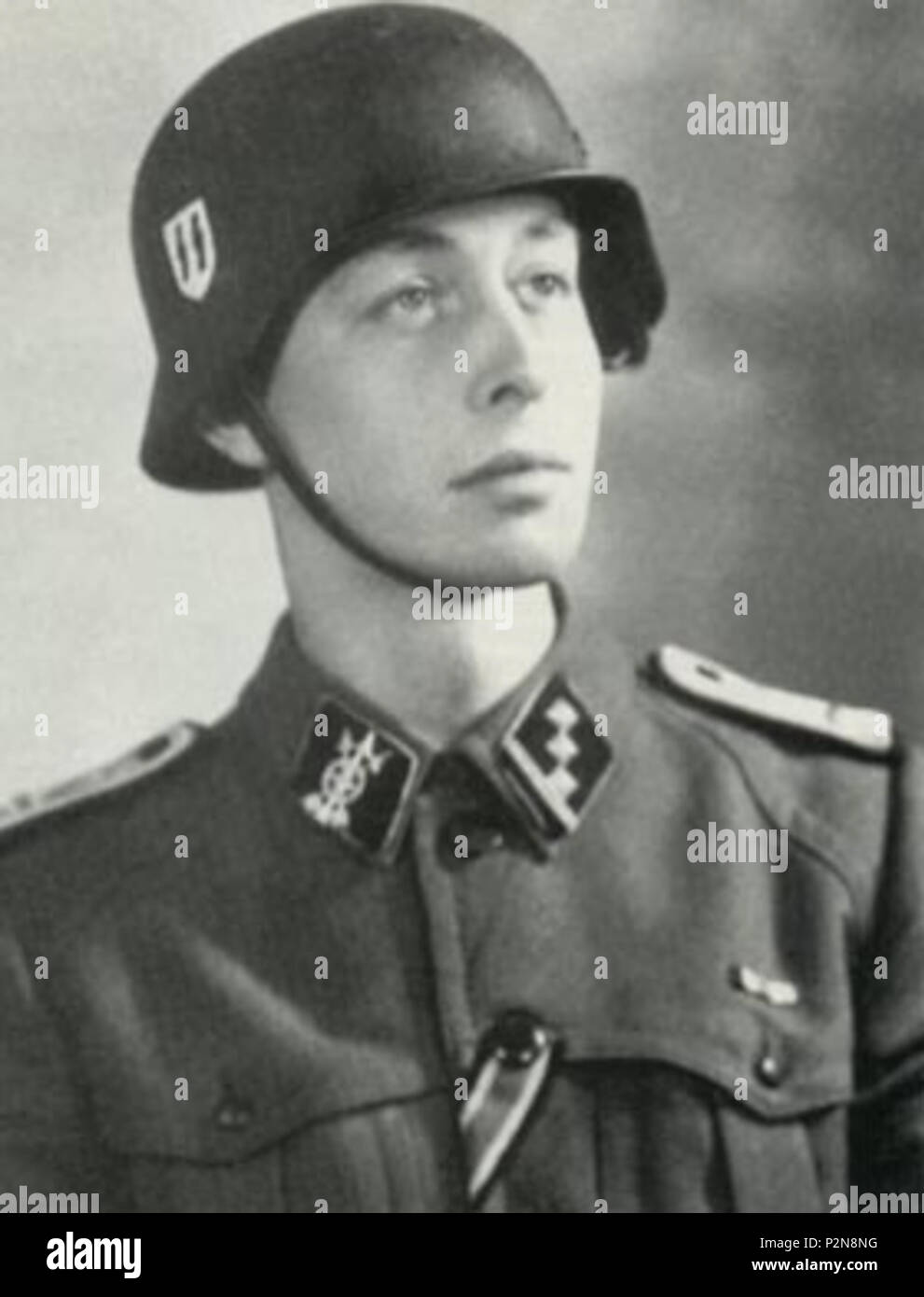 . Anglais : Filippani Ronconi portant un uniforme de Waffen-SS. circa 1943. Inconnu 71 Pio Filippani Ronconi en uniforme Waffen-SS Banque D'Images