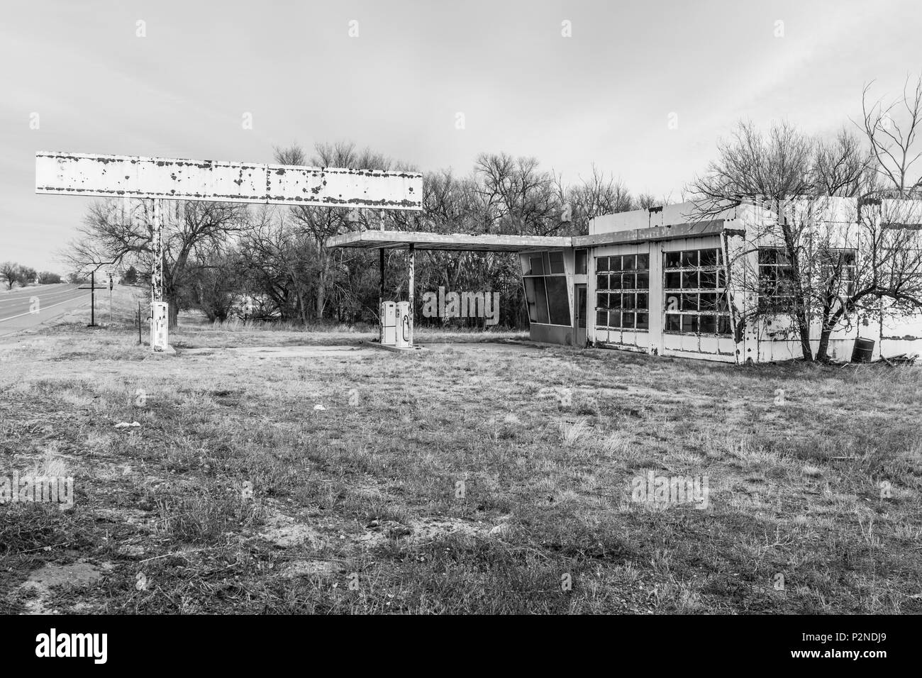 La station d'essence abandonnés JE Banque D'Images