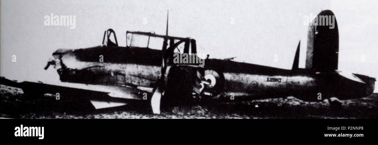 . Italiano : Il Blackburn Skua matricola L 2987 sulla Spiaggia di Portopalo di Capo Passero - Punta Palo (SR) après l'atterraggio di emergenza compiuto il sottufficiale 17 Novembre 1940 dal pilota Eric J. Stockwell della [Royal Navy], nel corso dell'operazione White English : Le Blackburn Skua L série 2987 dans la plage de Porto Palo (près Syracuse, en Sicile, Italie) après l'accident à l'atterrissage le 17 novembre, 1940 faites par l'officier marinier Eric J. Stockwell (RN), au sein de l'opération blanc . 5 décembre 2017 (télécharger). Inconnu 83 Skua L2987 Banque D'Images