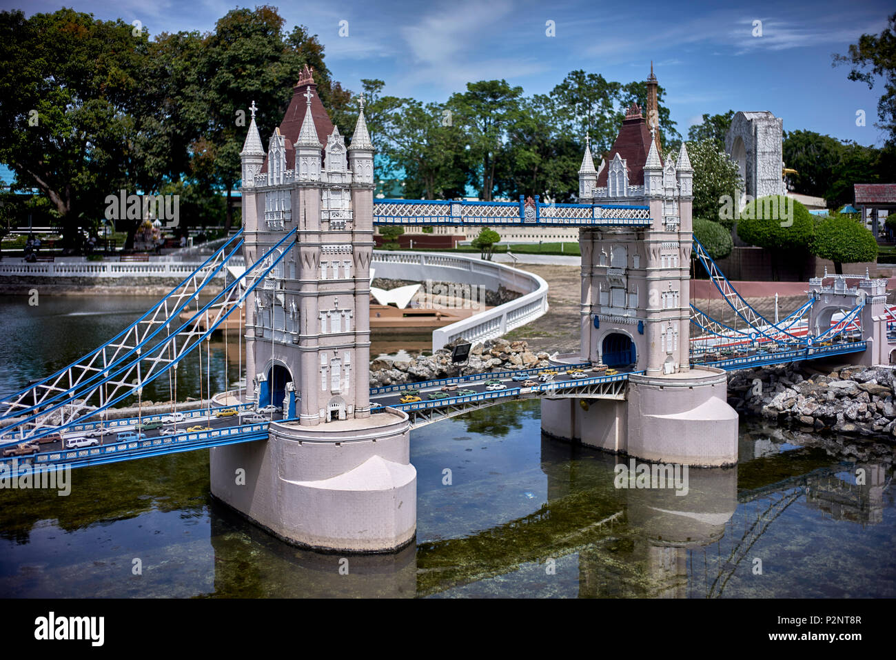 Monde miniature. Tower Bridge, Londres. Modèles réduits miniatures de sites emblématiques du monde à Siam Mini World Pattaya Thaïlande. S. E. Asie. Banque D'Images