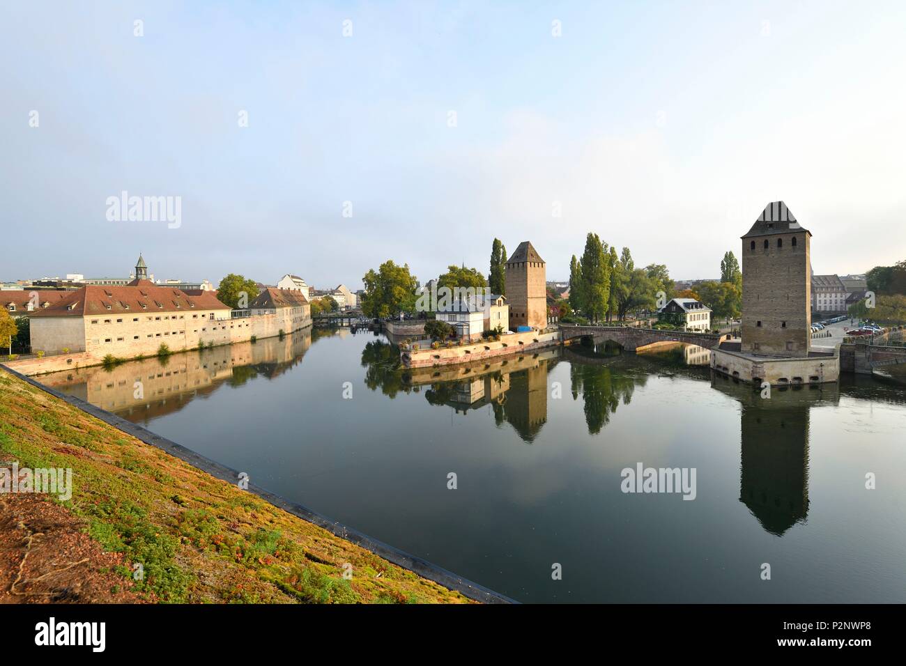 La France, Bas Rhin, Strasbourg, vieille ville classée au Patrimoine  Mondial de l'UNESCO, du quartier de la Petite France, l'E.N.A. École (École  Nationale d'administration) dans l'ancienne prison des femmes et les ponts