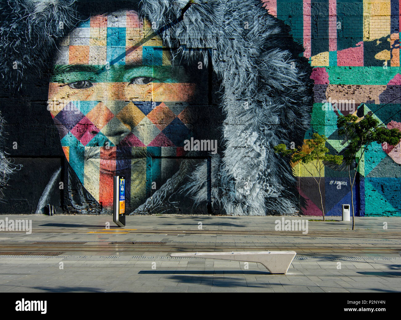 RIO DE JANEIRO, RJ, Brésil - Mai 22, 2018 : célèbre peinture du mur le long de la ligne 1 près de VLT Carioca gare Parada dos Navios, Pier Maua. Banque D'Images