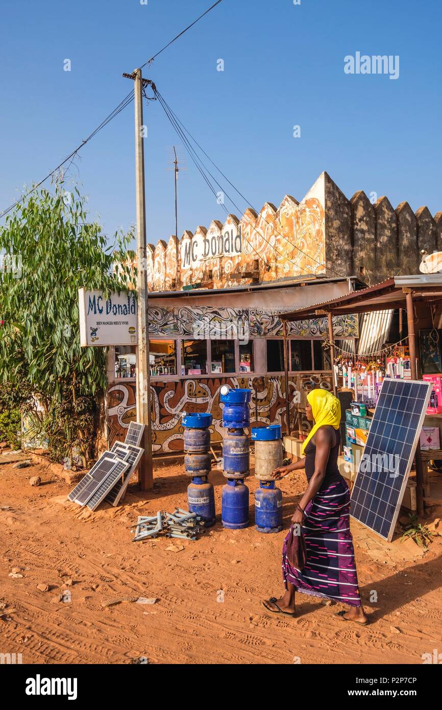 Burkina Faso, Banfora, capitale de la région des Cascades et de la province de Comoe, Mac Donald restaurant Banque D'Images