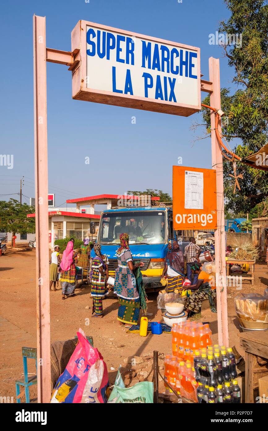 Burkina Faso, Banfora, capitale de la région des Cascades et de la province de Comoe, taxi-brousse Banque D'Images