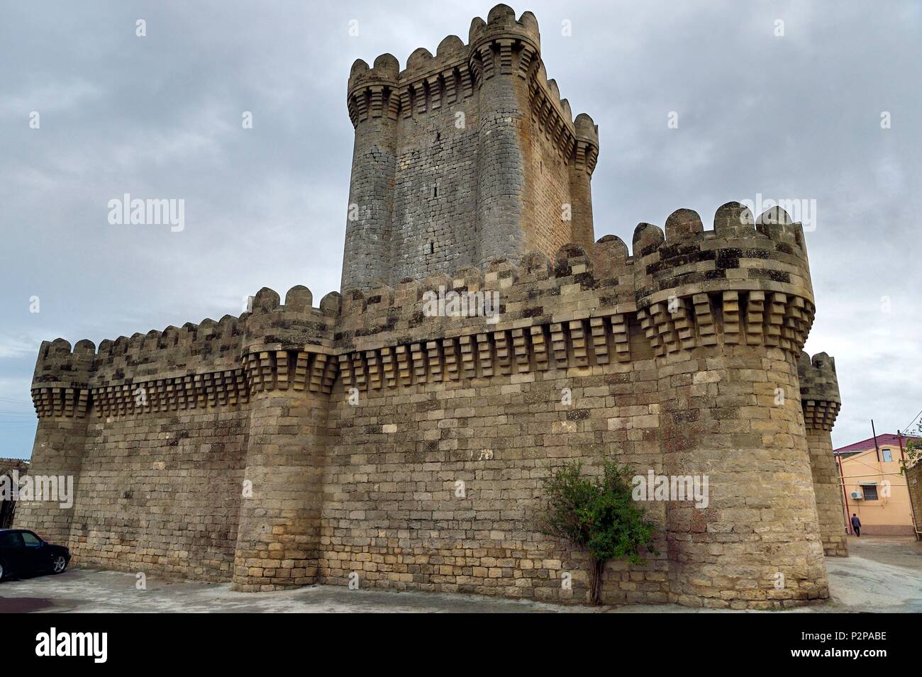 une tour quadrangulaire