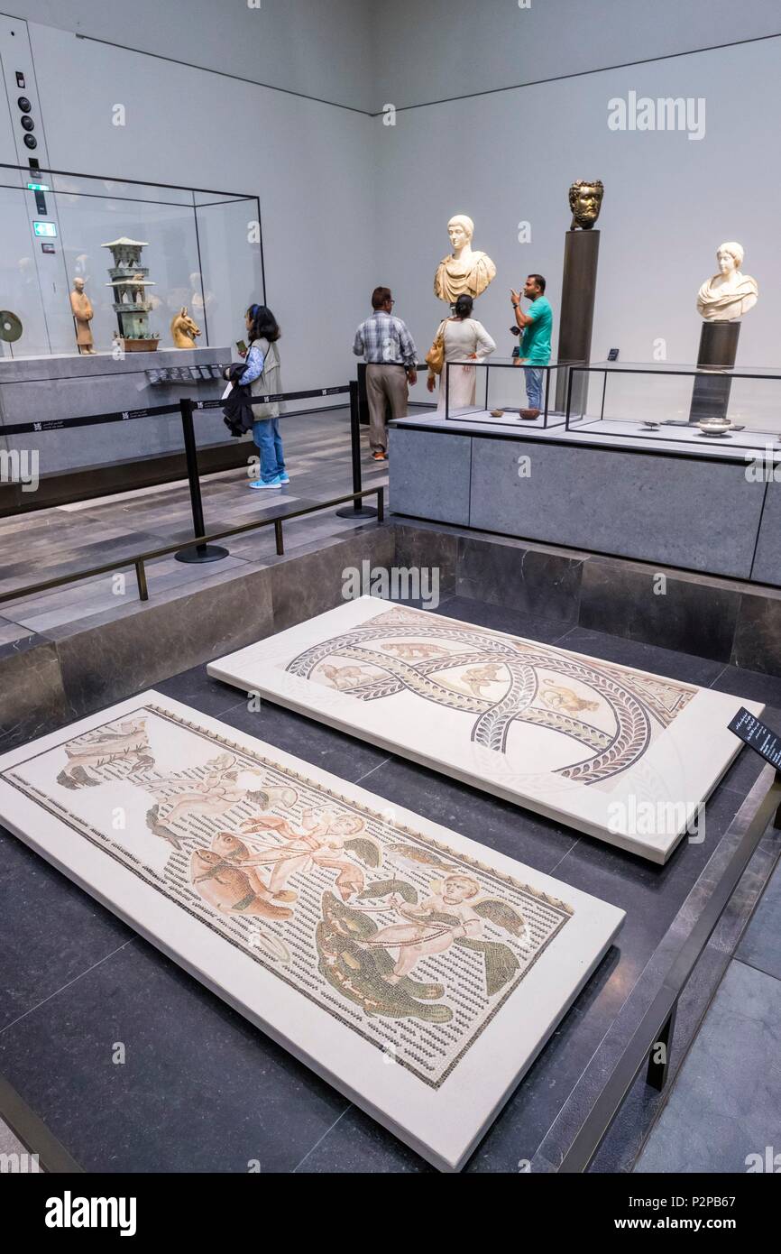 Emirats arabes unis, Abu Dhabi, l'île de Saadiyat, le Louvre Abu Dhabi est le premier musée universel dans le monde arabe a conçu et construit par l'architecte français Jean Nouvel, mosaïque de l'Empire romain (Tunisie, Sousse AD 300-325) ; Banque D'Images