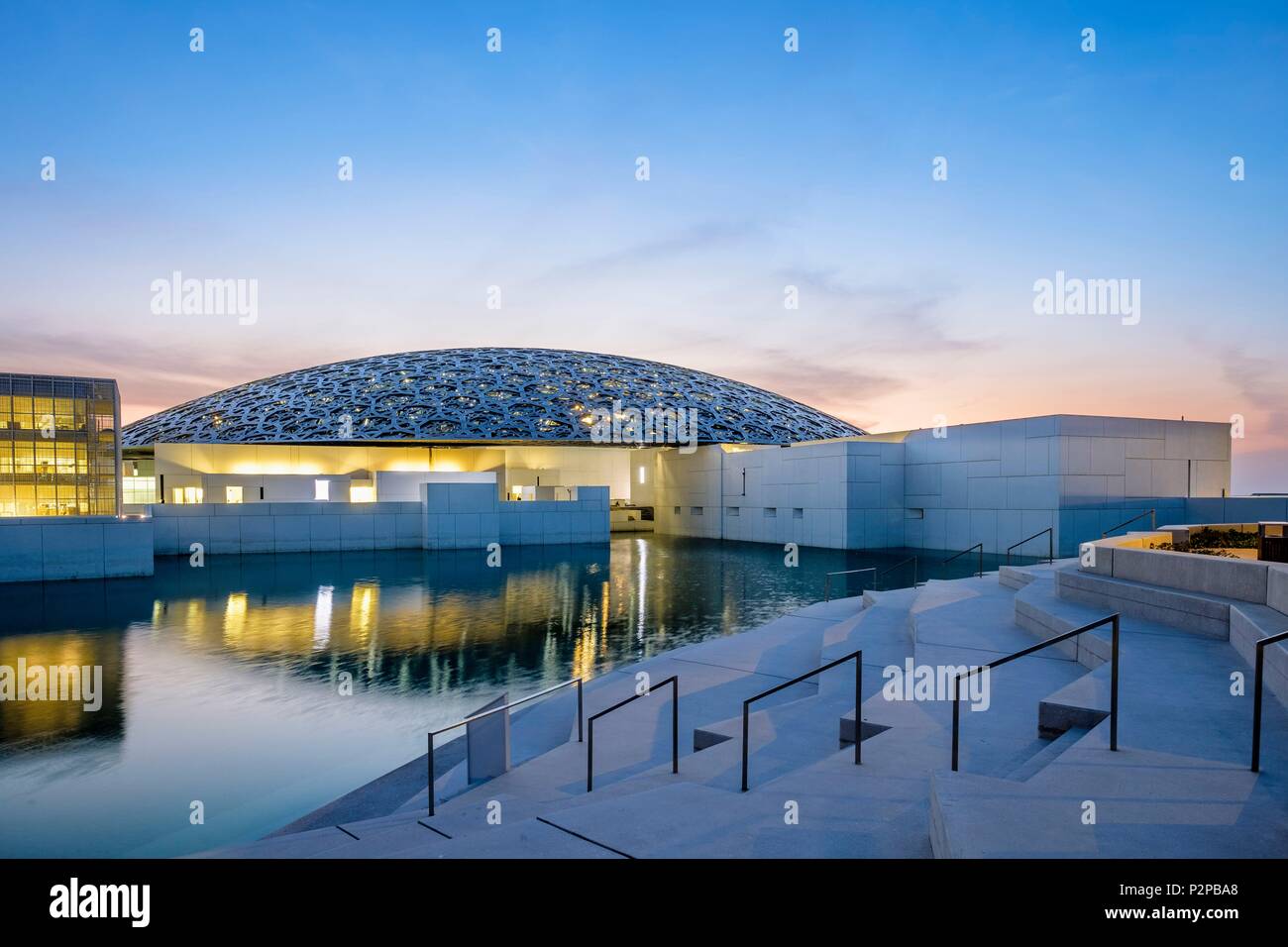 Emirats arabes unis, Abu Dhabi, l'île de Saadiyat, le Louvre Abu Dhabi est le premier musée