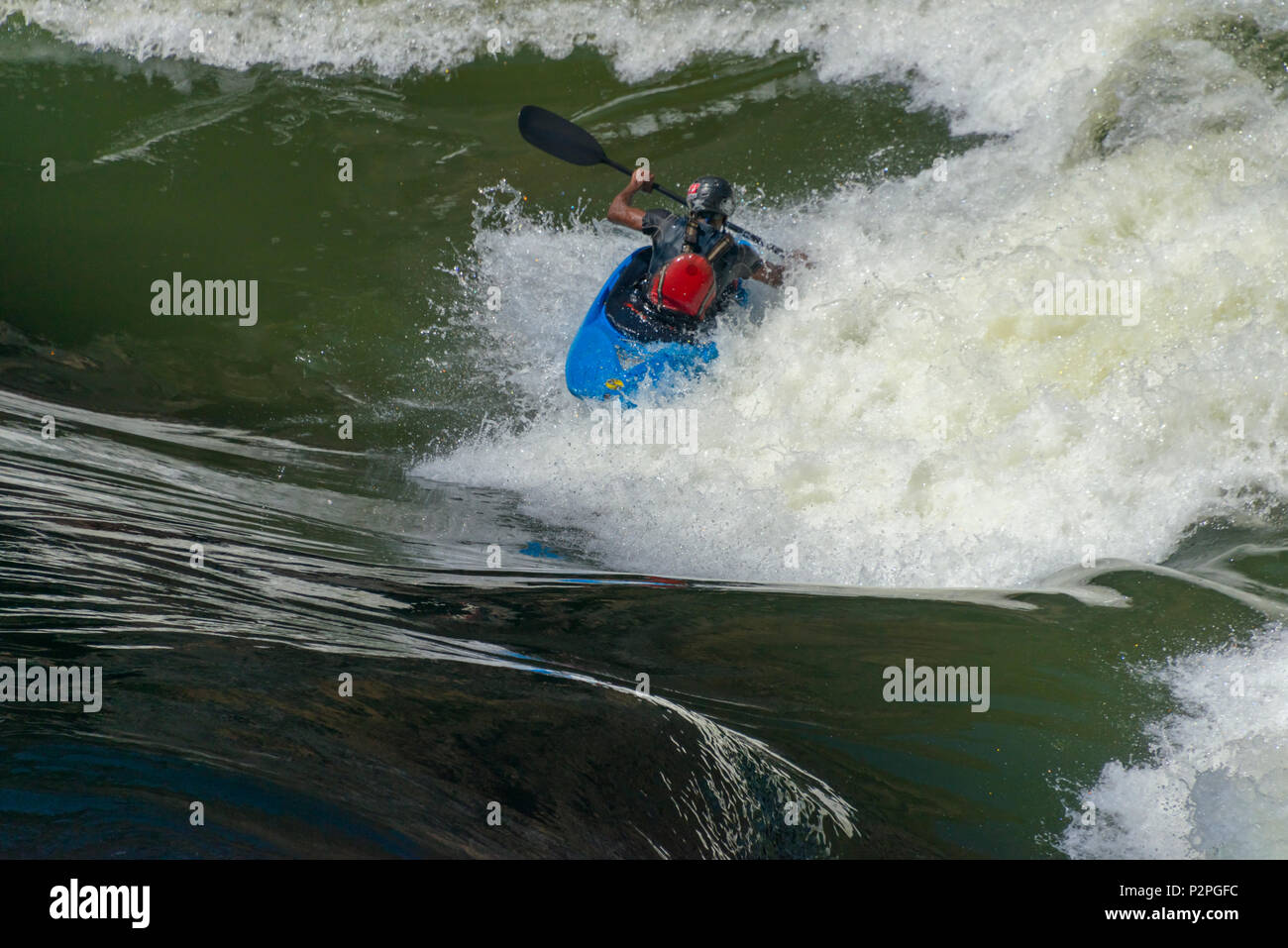 L'eau blanche tourisme kayak au bas de Victoria Falls au Zimbabwe Banque D'Images