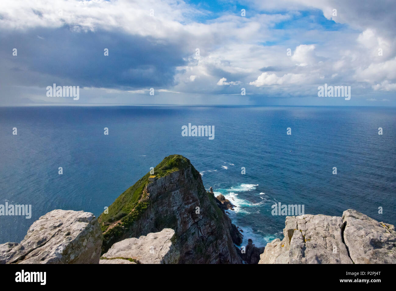 Rock avec Ocean, Cape Point, péninsule du Cap, Afrique du Sud Banque D'Images