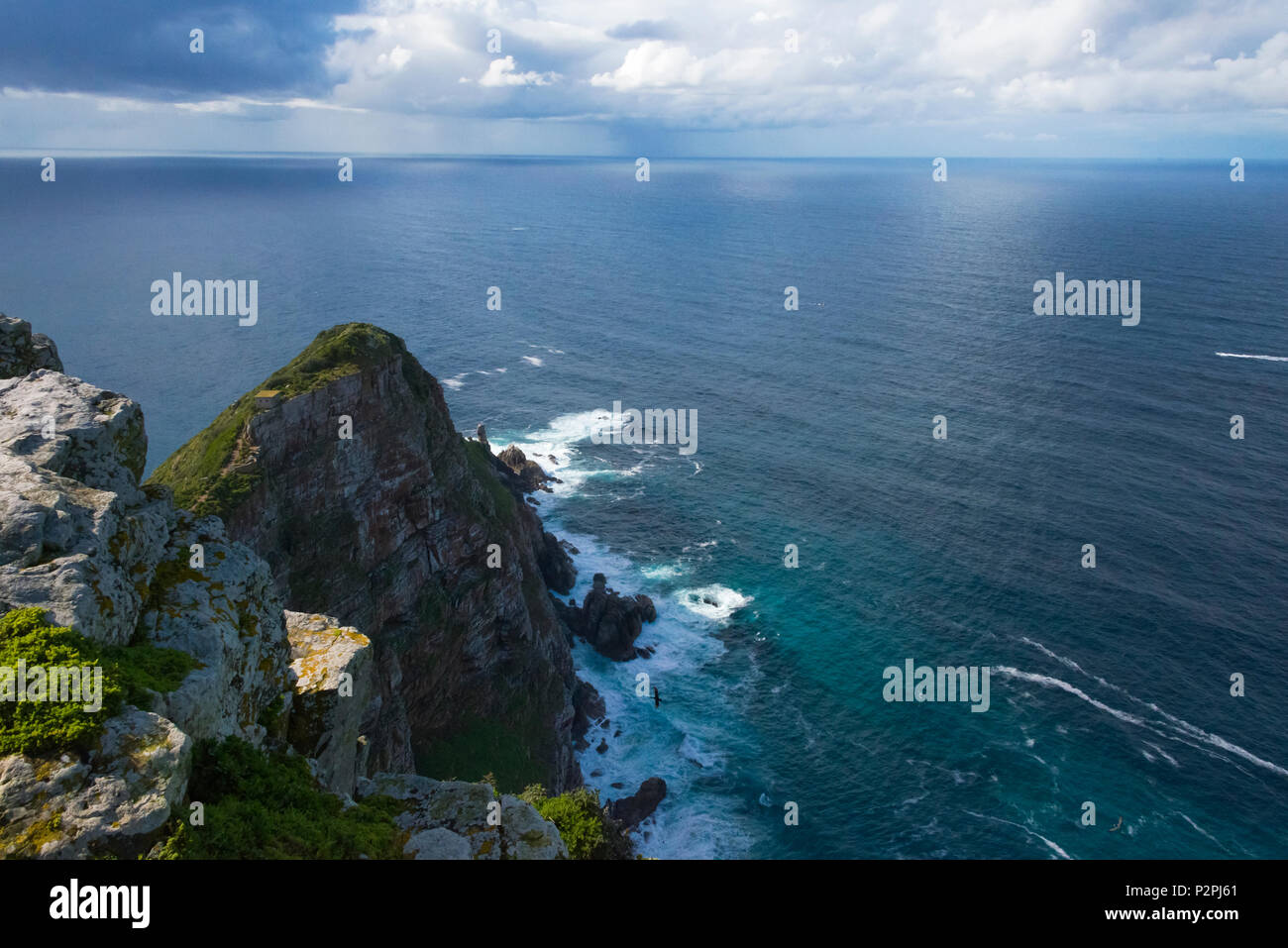 Rock avec Ocean, Cape Point, péninsule du Cap, Afrique du Sud Banque D'Images