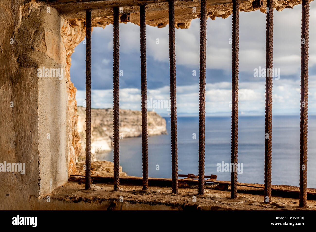 L'intérieur du bunker Mirador del Aguila près du phare du Cap Blanc, Majorque, Îles Baléares, Espagne Banque D'Images