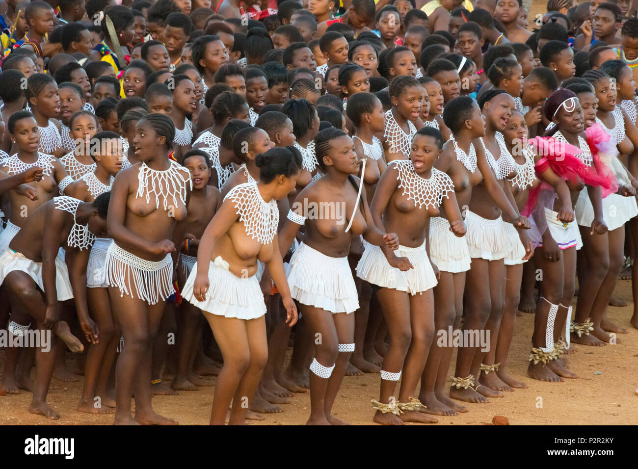 Défilé de filles swazi à Umhlanga (Reed Dance Festival), au Swaziland Banque D'Images