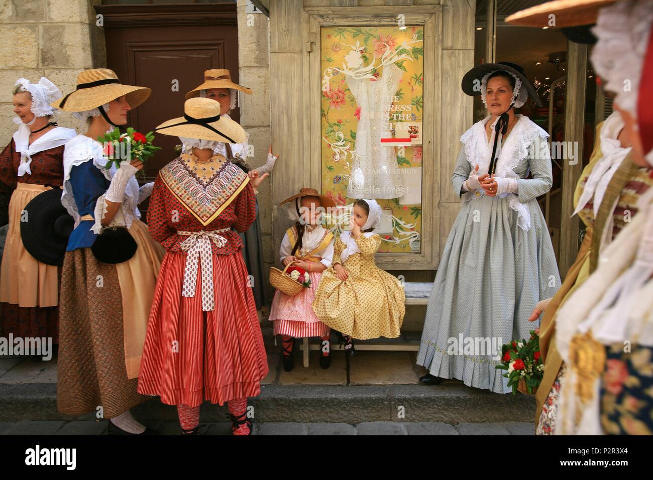 Robe provencale Banque de photographies et d images a haute resolution Alamy