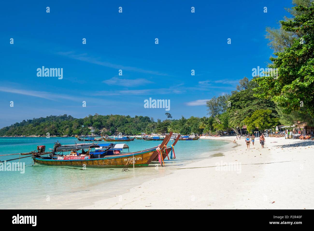 La Thaïlande, province de Phang Nga, Ko Lipe, Pattaya Beach, longue plage de sable blanc Banque D'Images