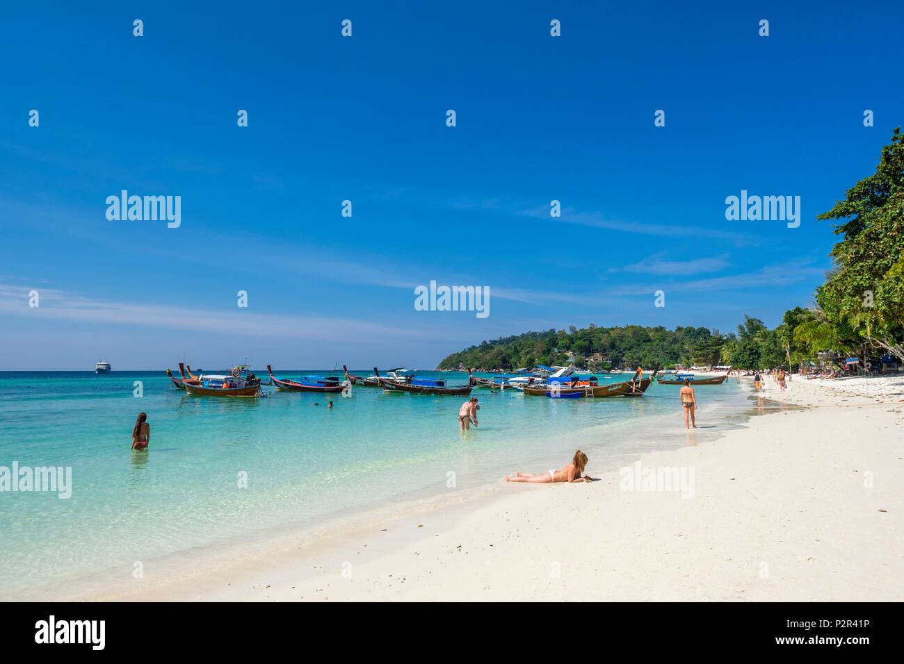 La Thaïlande, province de Phang Nga, Ko Lipe, Pattaya Beach, longue plage de sable blanc Banque D'Images