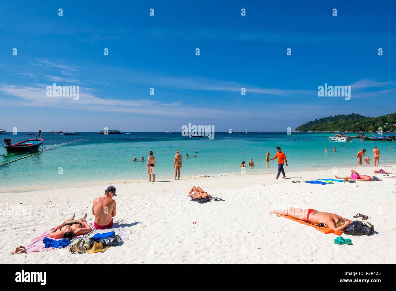 La Thaïlande, province de Phang Nga, Ko Lipe, Pattaya Beach, longue plage de sable blanc Banque D'Images