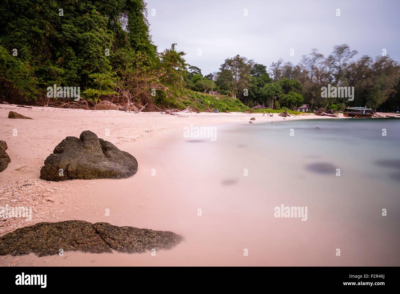 La Thaïlande, province de Phang Nga, Parc national marin de Tarutao, Ko Adang, plage de Laem Son Banque D'Images