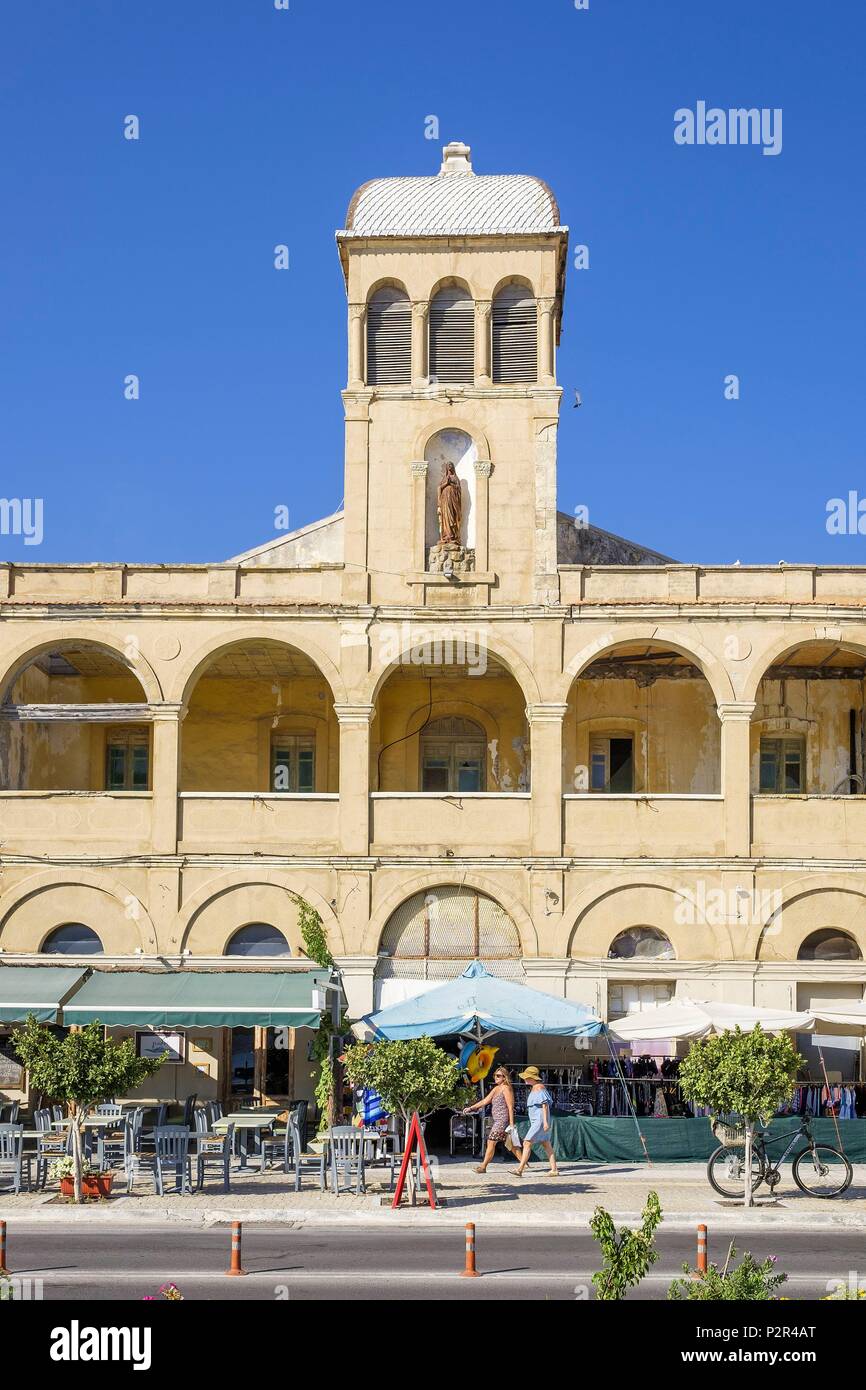 La Grèce, l'île de Samos, Vathy (ou Samos) est la capitale de l'île, l'église catholique dans le port Banque D'Images