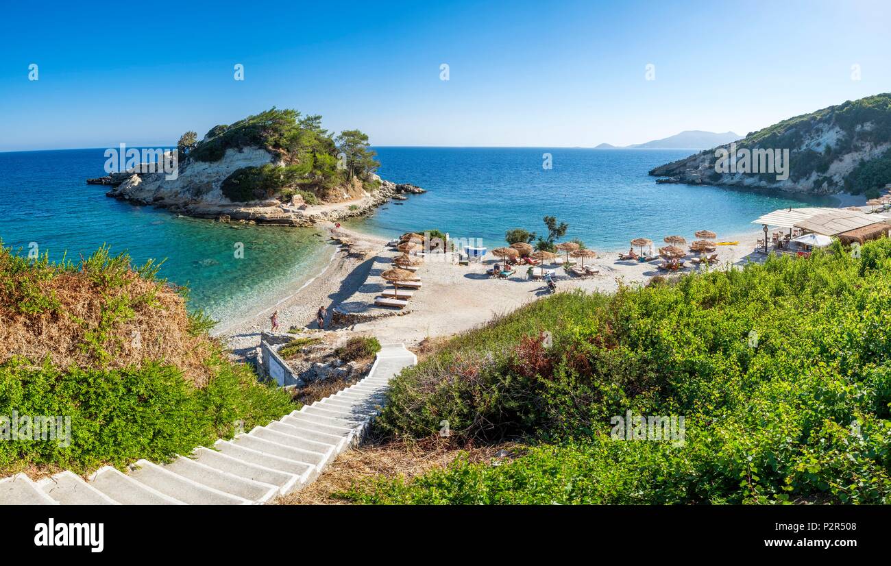 La Grèce, l'île de Samos, Kokkari, village pittoresque sur la côte nord, plage de galets, à proximité du port Banque D'Images
