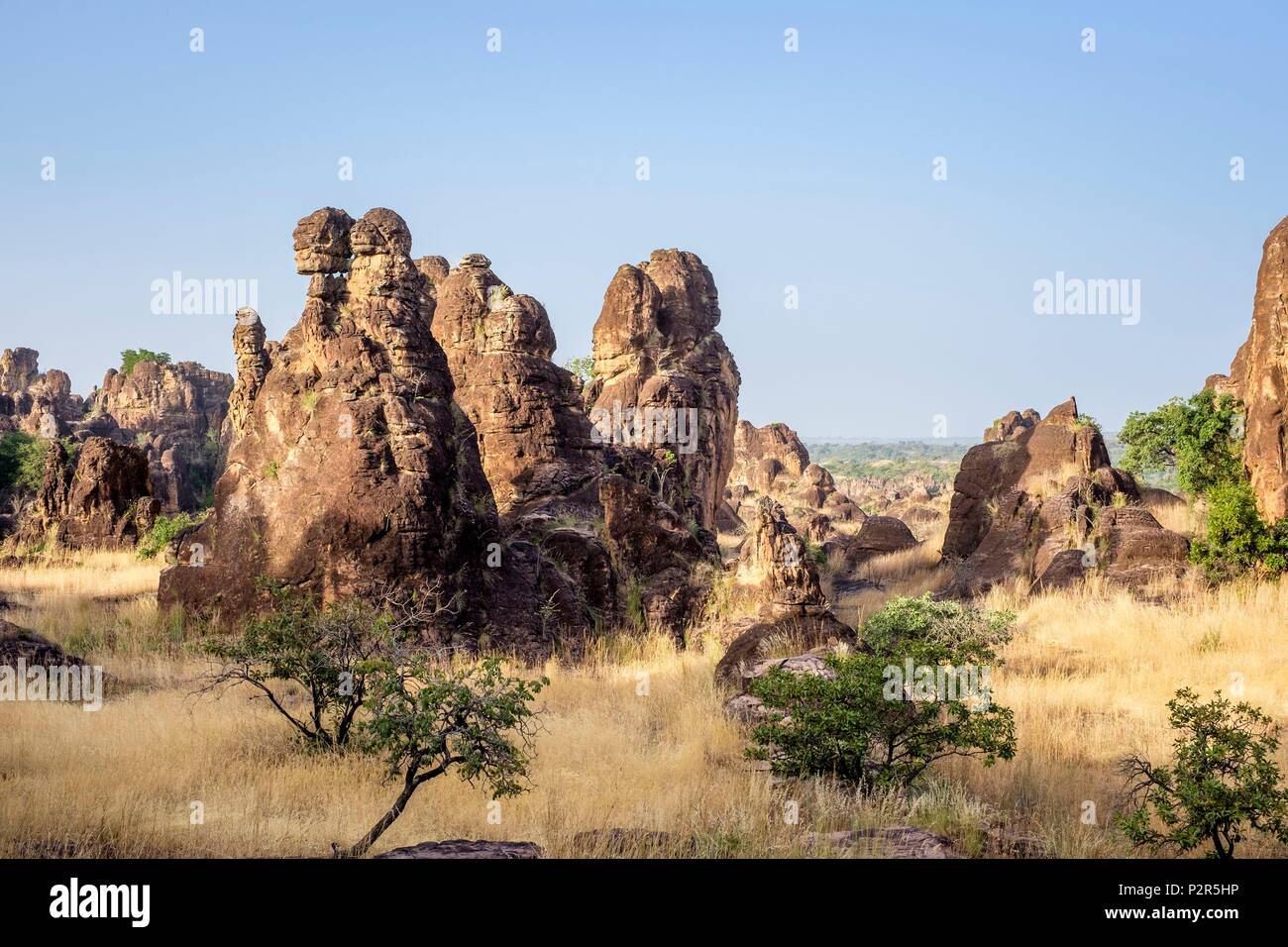 Le Burkina Faso, région des Cascades, Sindou, pays de l'ethnie sénoufo, les pics de Sindou pitons de grès sont sculptés par la nature et un lieu sacré pour les Senoufos Banque D'Images