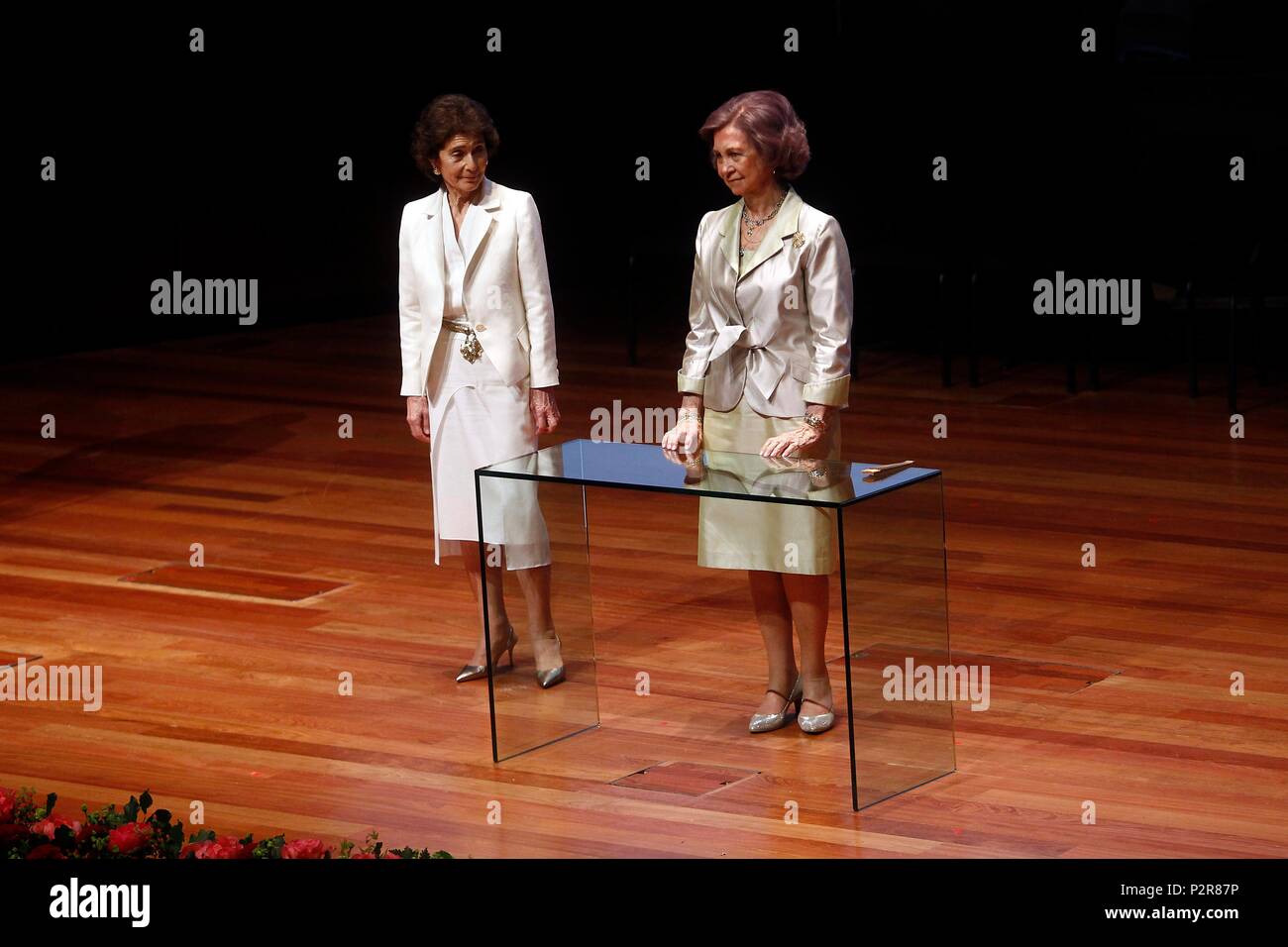 La Reina Sofia asiste junto a Paloma O'Shea a la ceremonia de Clausura del curso academico 2017-2018 de la Escuela Superior de Musica Reina Sofia. (Photo : José Cuesta/261/Cordon presse). La Reine Sofia participe avec Paloma O'Shea à la cérémonie de clôture de l'année universitaire 2017-2018 à l'Escuela Superior de Musica Reina Sofia 261/cordon press Banque D'Images