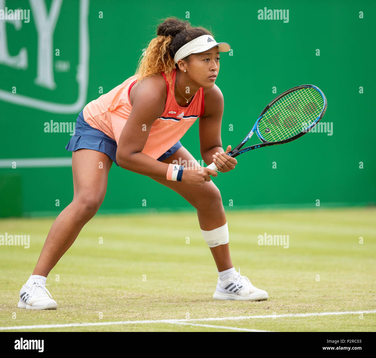 Centre de tennis de Nottingham, Nottingham, Royaume-Uni. 16 Juin, 2018. La Nature Valley Open de tennis ; Naomi Osaka (JPN) se prépare à recevoir un service d'Ashleigh Barty (AUS) qui ont pris le premier set 6-3 Credit : Action Plus Sport/Alamy Live News Banque D'Images