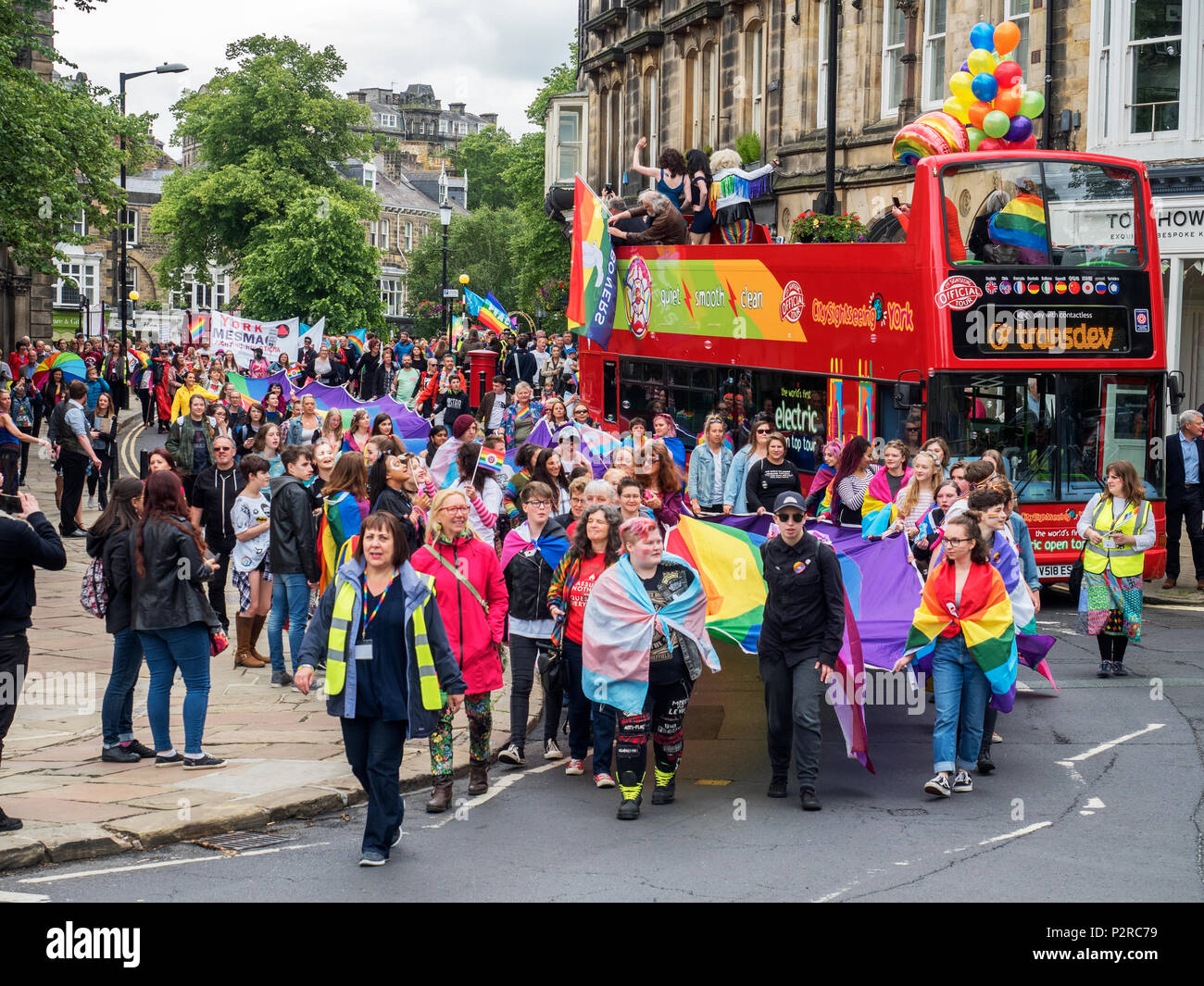 Harrogate, Yorkshire. 20Th Oct, 2018. UK Yorkshire Harrogate Fierté dans la diversité Parade sur Royal Parade 16 Juin 2018 Crédit : Mark Sunderland/Alamy Live News Banque D'Images