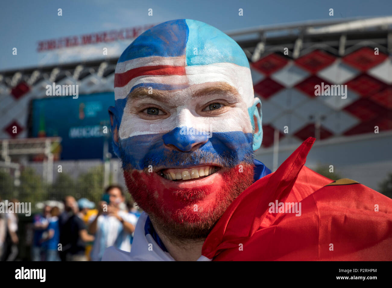 Moscou, Russie. 16 Juin, 2018. Un ventilateur avant que commence la coupe du monde 2018 Groupe d match de la Russie entre l'Argentine et l'Islande au Spartak Stadium de Moscou, Russie Crédit : Nikolay Vinokourov/Alamy Live News Banque D'Images