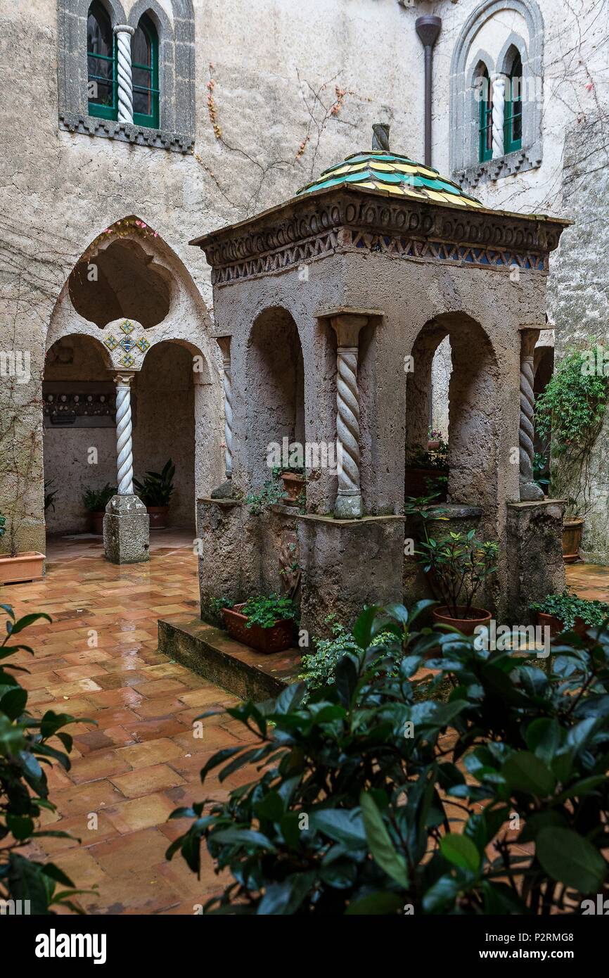 L'Italie, région Campanie Côte Amalfitaine, classé au Patrimoine Mondial de l'UNESCO, Ravello, la Villa Cimbrone, le cloître Banque D'Images