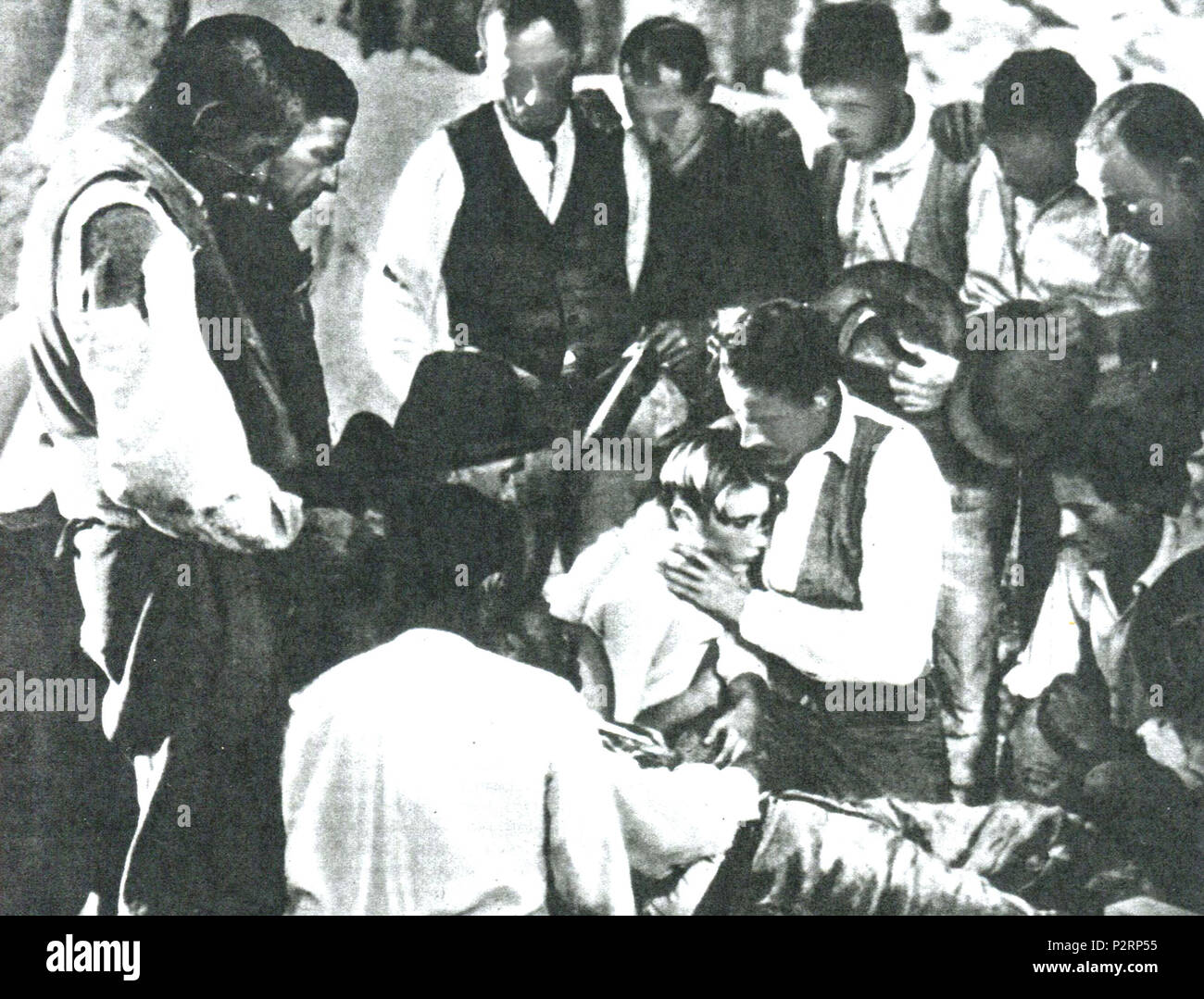 . Italiano : Una scena de 'La fossa degli Angeli' (Bragaglia, 1937) . 28 février 2016. Inconnu 30 Fossangeli foto sc accident Banque D'Images
