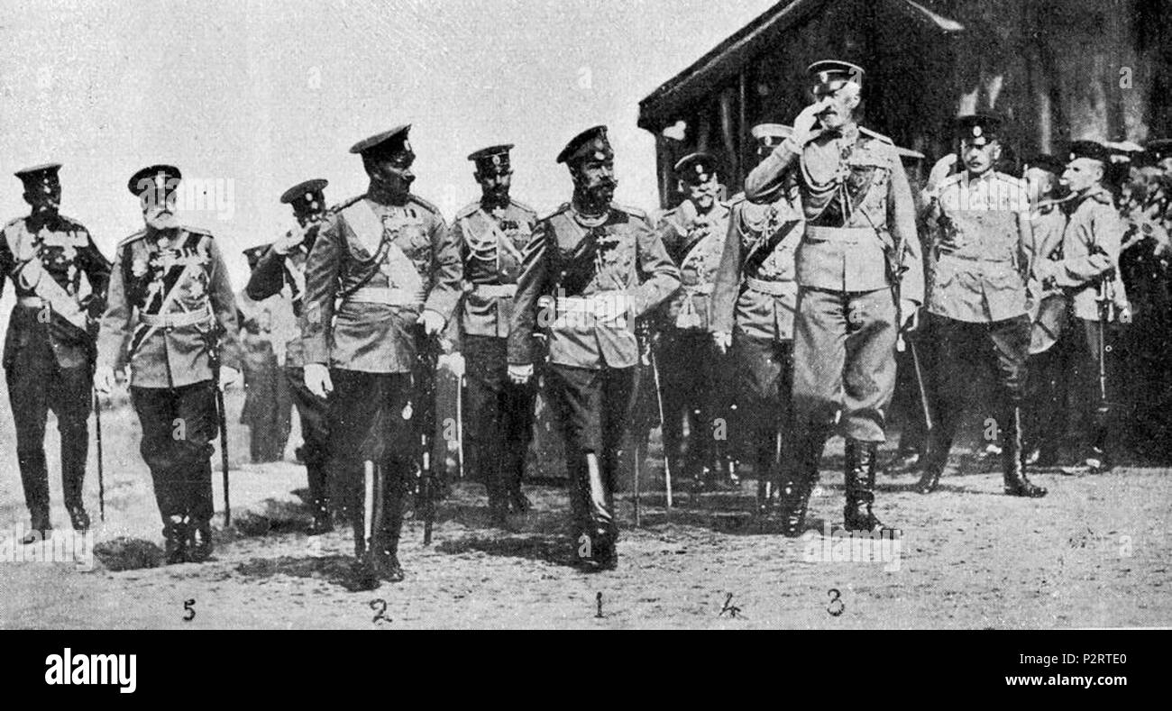 . Original anglais : description : Avant la guerre : : Salles de Guillaume II avec son cousin Nicholas II. 1 Tsar - 2 Kaiser - avec son frère le prince Adalbert et Theobald von Bethmann-Hollweg ; 3 Grand-duc Nicolas - 4 Le Ministre russe de la guerre (Sukhomlinov ?) - Vladimir Vladimir 5 Frederiks, adjudant du tsar - Sergueï Sazonov, le ministre des Affaires étrangères, Vladimir Kokotsov, Premier Ministre. Italiano : Descrizione originaria : Prima della guerra : Incontro dell'Imperatore Guglielmo ex coll'zar. 1. Zar - 2. Guglielmo II - 3. Granduca Nicola - 4. Il Ministero della guerra russo - 5. Aiutante dello z Banque D'Images