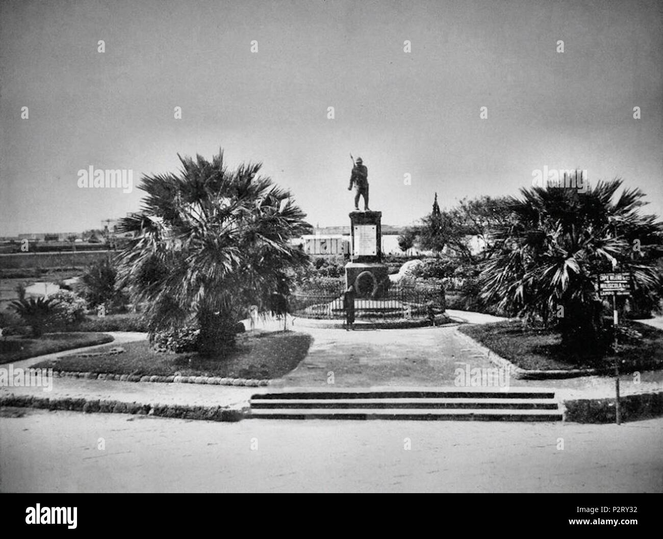 . Bacoli, Villa Comunale, Monumento ai Caduti della JE Guerra Mondiale (costruito nel 1926). Autore sconosciuto. après 1926. Inconnu 10 Bacoli, Monumento ai Caduti Banque D'Images