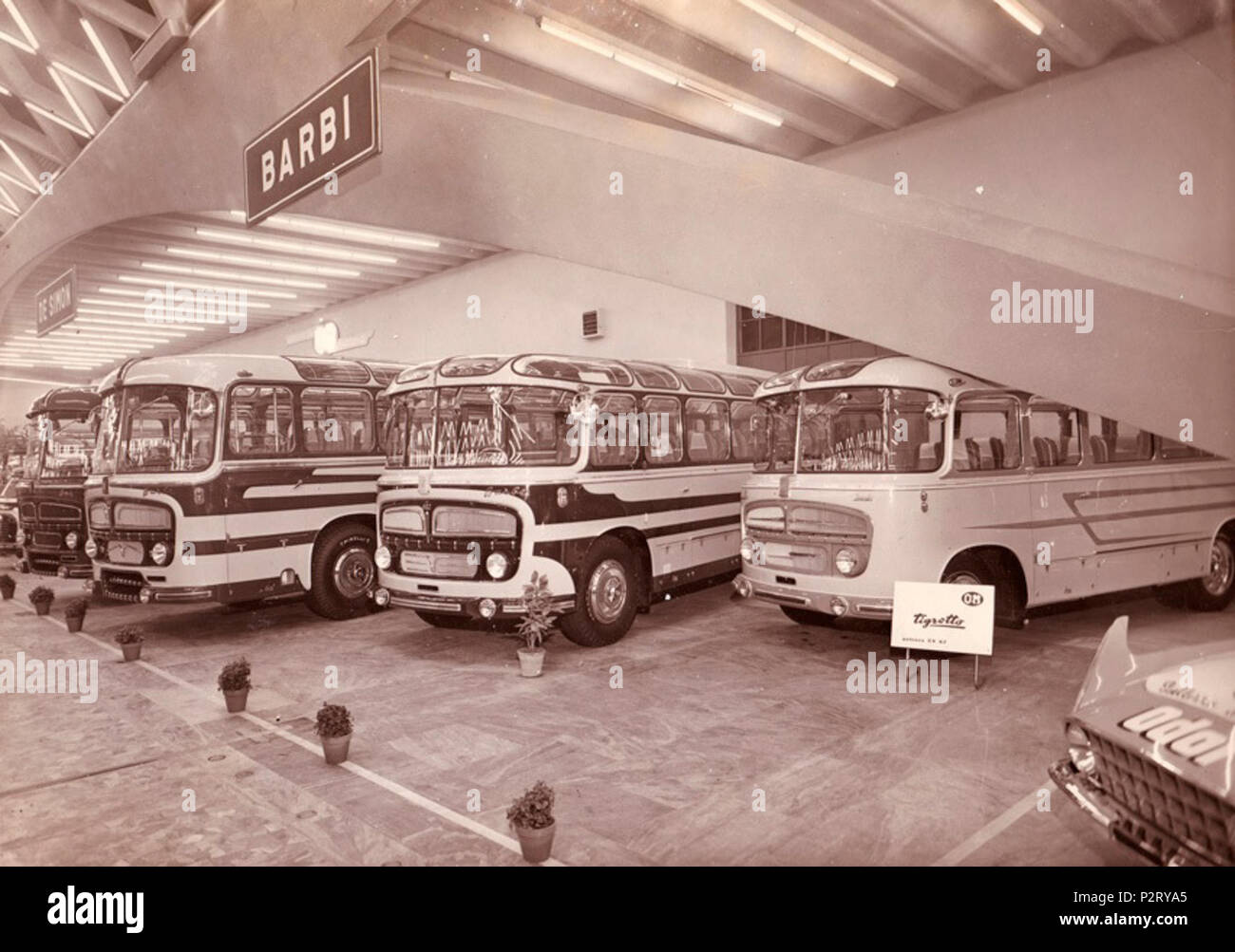 . Italiano : Autobus della Carrozzeria Barbi esposti al Salone dell'Automobile di Torino nel 1950 . 1950. Carrozzeria Barbi Barbi 10 al Salone dell'Automobile di Torino 1950 Banque D'Images