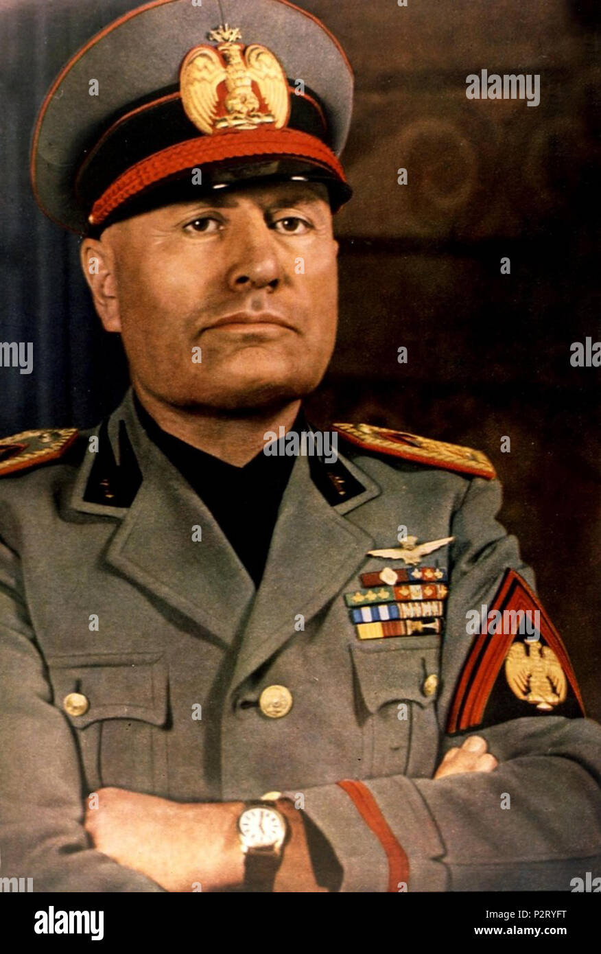 . Anglais : Benito Mussolini en 1940. Agfacolor photo de Roger Viollet. Autre version : http://cdn.amanaimages.com/cen3tzG4fTr7Gtw1PoeRer/22177002114.jpg . 3 avril 2006. Martianmister et VPS 11 couleur de Benito Mussolini Banque D'Images