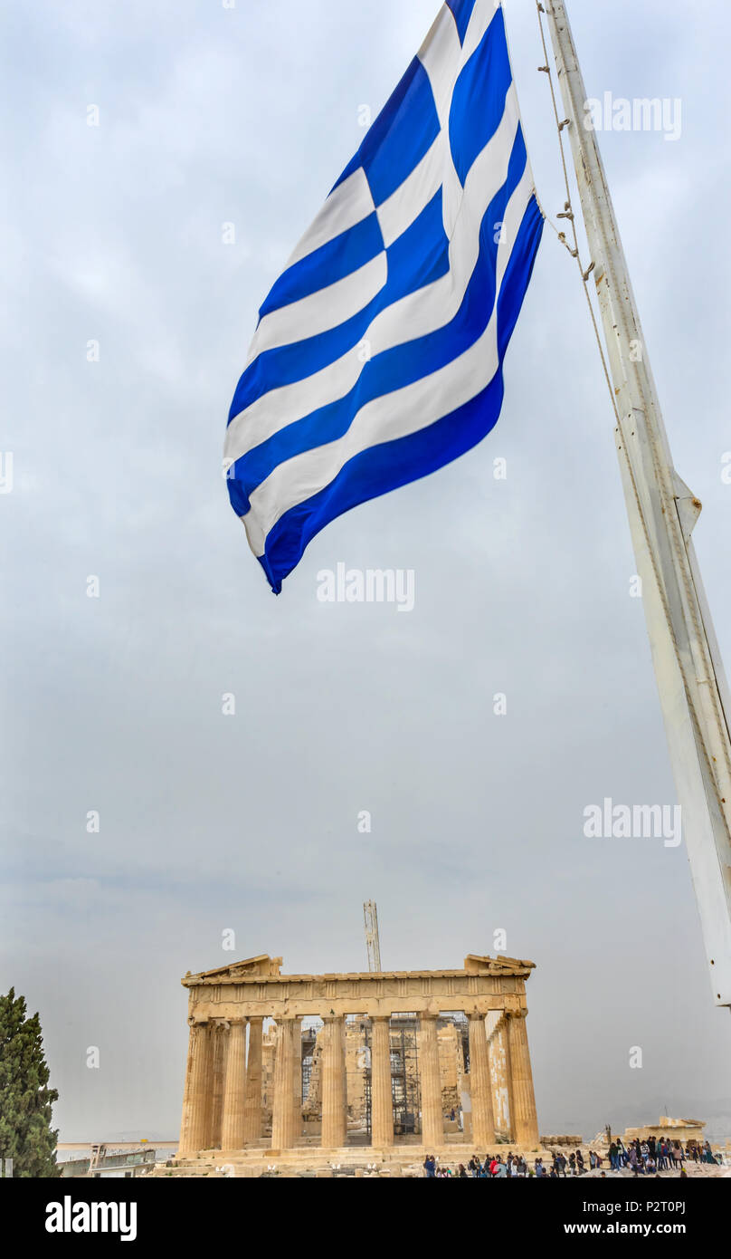 Bleu Blanc Drapeau Grec Parthenon Athenes Grece Acropole Sommet Chritiianity Orthordox Grec Croix Symbolise La Religion De La Grece Acropole Est S Photo Stock Alamy