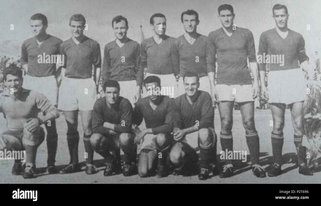 . Italiano : Forza e Coraggio Avezzano 1957-1958 . 31 juillet 2015, 10:34:55. Inconnu 10 Avezzano calcio 1957 58 Banque D'Images