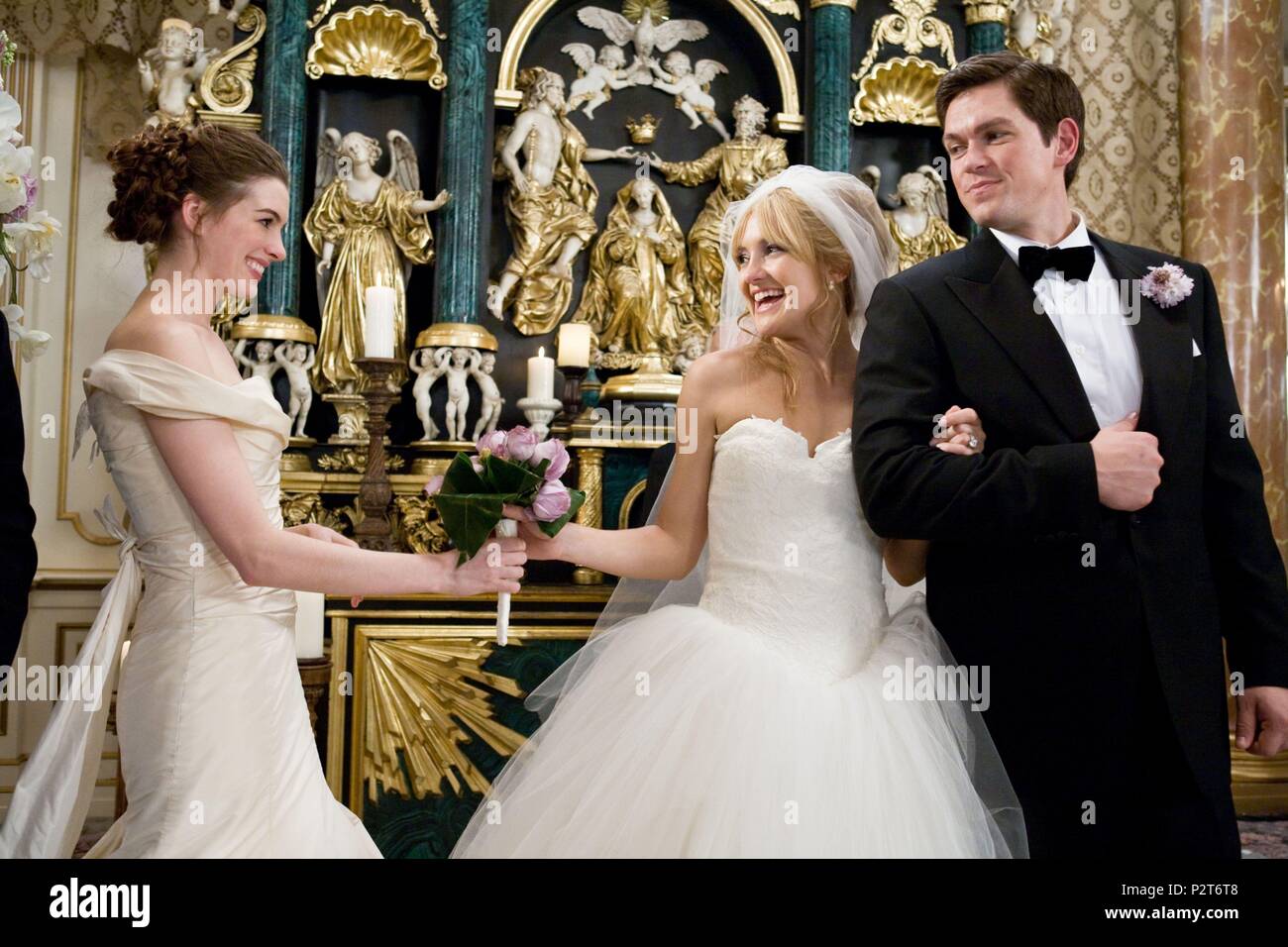 Titre original : BRIDE WARS. Titre en anglais : BRIDE WARS. Réalisateur : Gary Winick Film. Année : 2009. Stars : Anne Hathaway, Kate Hudson ; STEVE HOWEY. Entreprise Crédit : FILMS/NEW REGENCY PICTURES/REGENCY ENTERPRISES/ / Album Banque D'Images