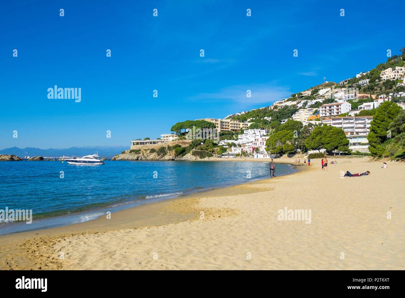 L'Espagne, la Catalogne, la randonnée de Roses à Cadaqués sur le GR 92 et de l'Europe chemin longue distance E 12, Roses, searesort Almadrava beach Banque D'Images