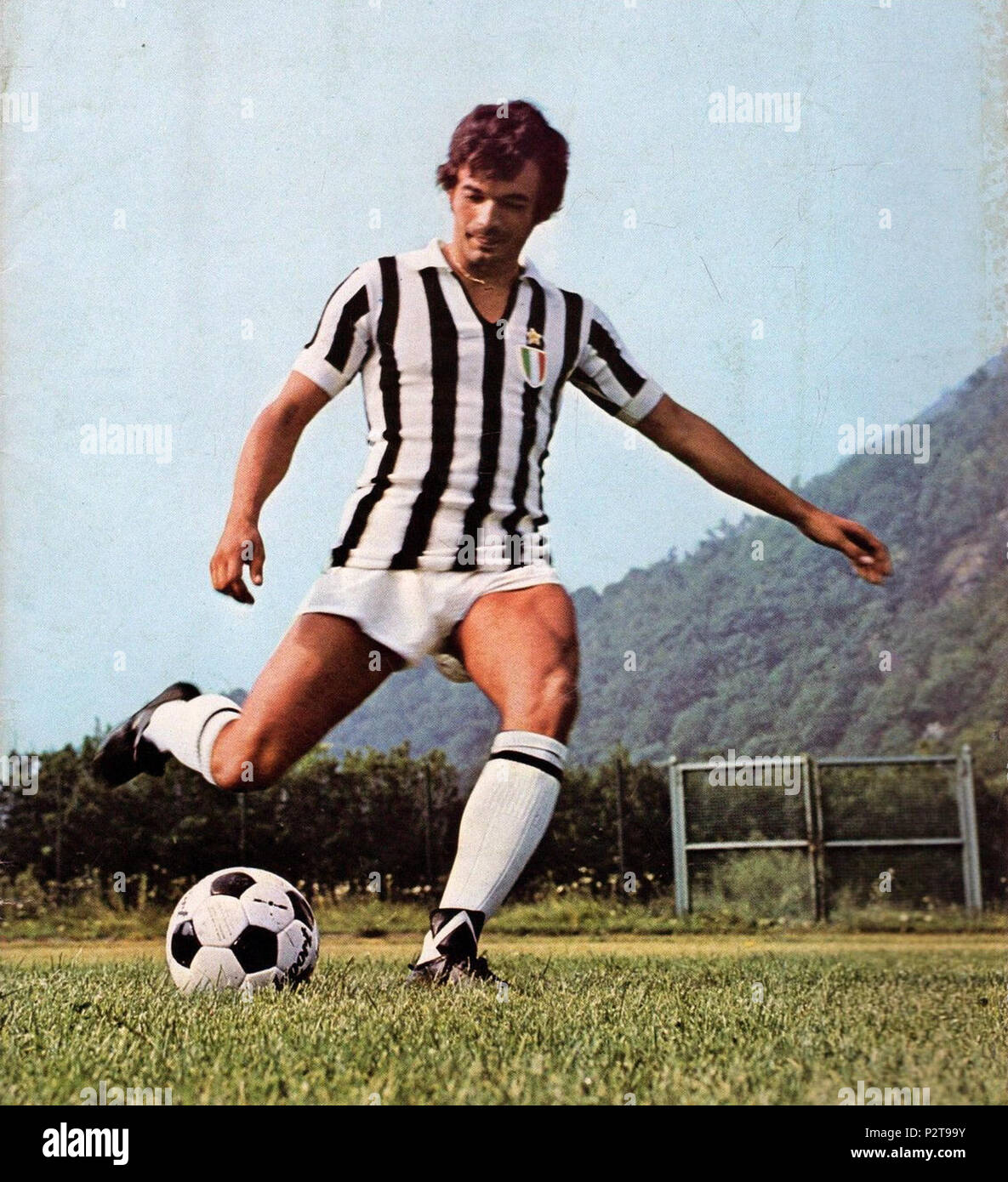 . Italiano : Il calciatore italiano Sergio 'Bobo' Gori en azione alla Juventus all'inizio della stagione 1975-76. circa 1975. Inconnu 44 - Juventus FC 1975 - Sergio Gori Banque D'Images