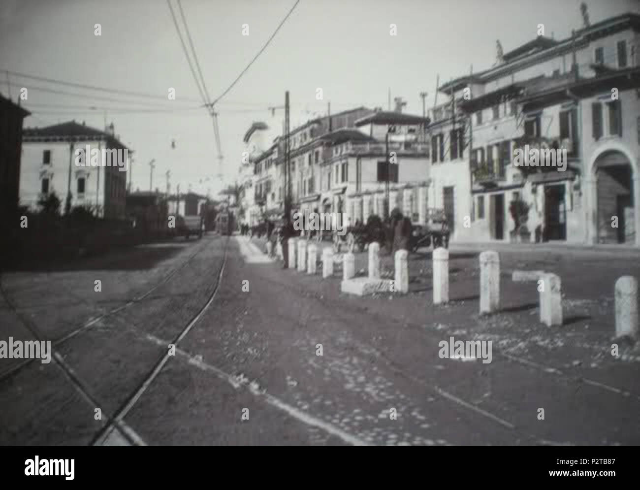 . Italiano : Via Mameli a Vérone, en una foto della prima metà del XX secolo . La première moitié du xxe siècle. Inconnu 91 ViaMameliVeronaOld Banque D'Images