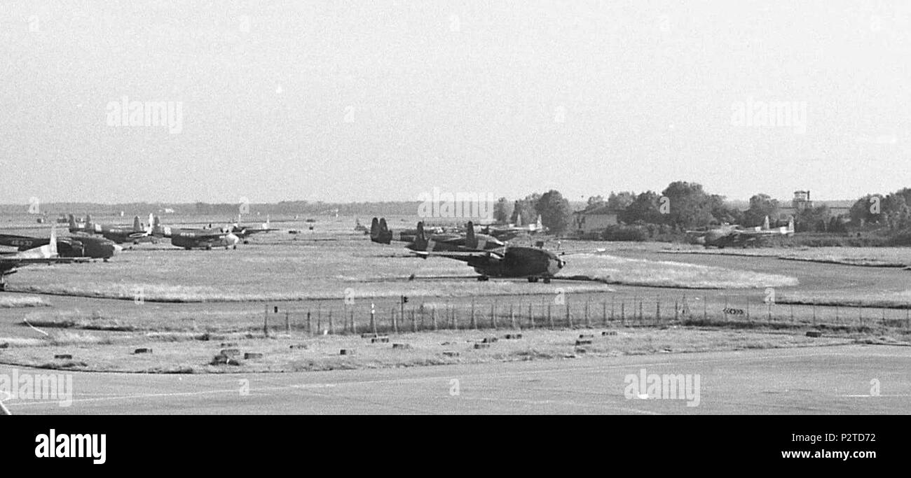 . Anglais : l'Italie, l'Armée de l'air italienne Fairchild C-119 Flying Boxcar appartenait à la 2e et 98e Groupe de la 46e Brigade de l'air à l'aéroport de Pise San Giusto. Milieu des années 70. Piergiuliano Chesi 13 C-119 Flying Boxcar (armée de l'air italienne) 02 Banque D'Images