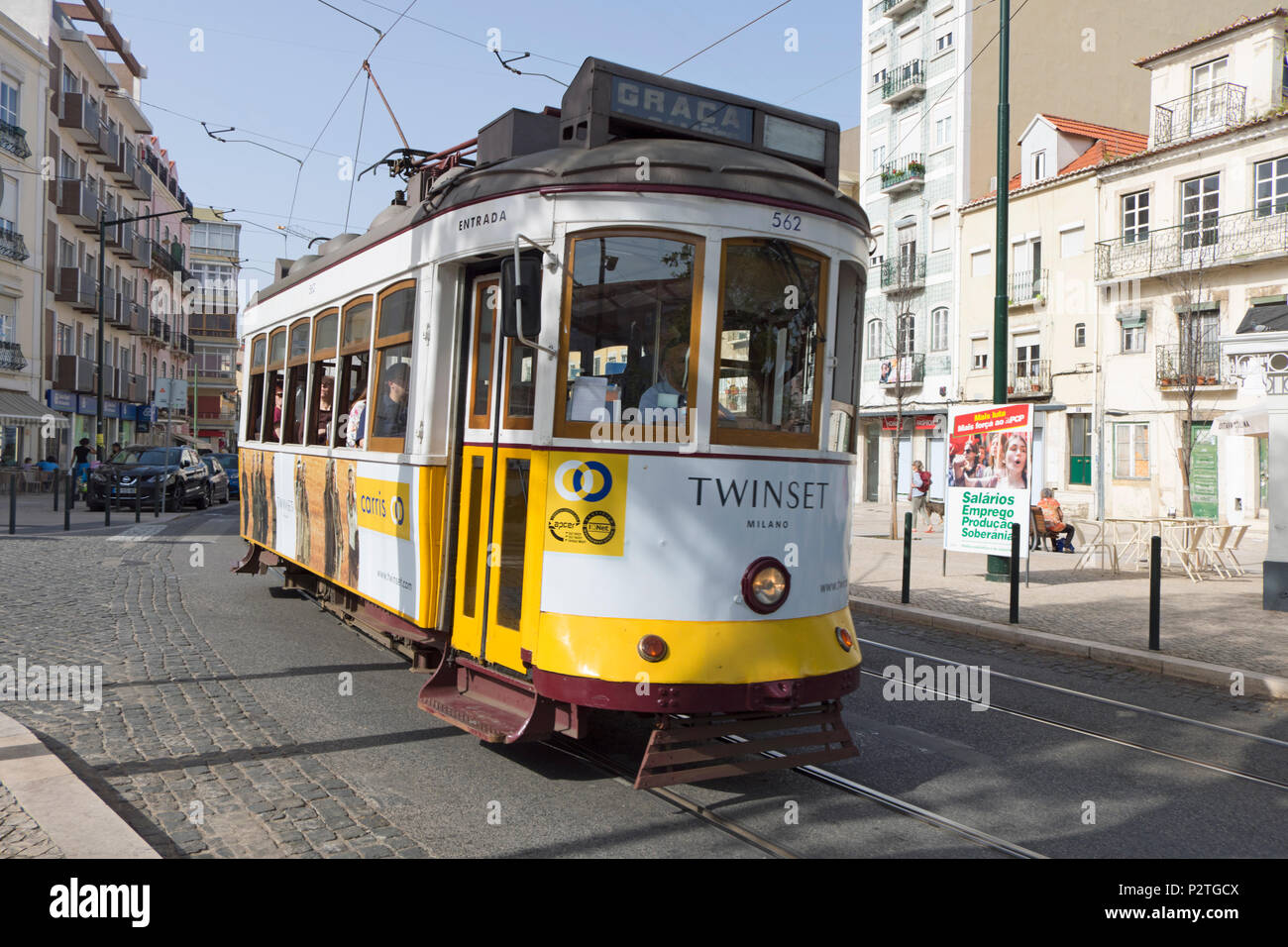 Le tramway arrivant à Largo da Graça, Lisbonne, Portugal Banque D'Images