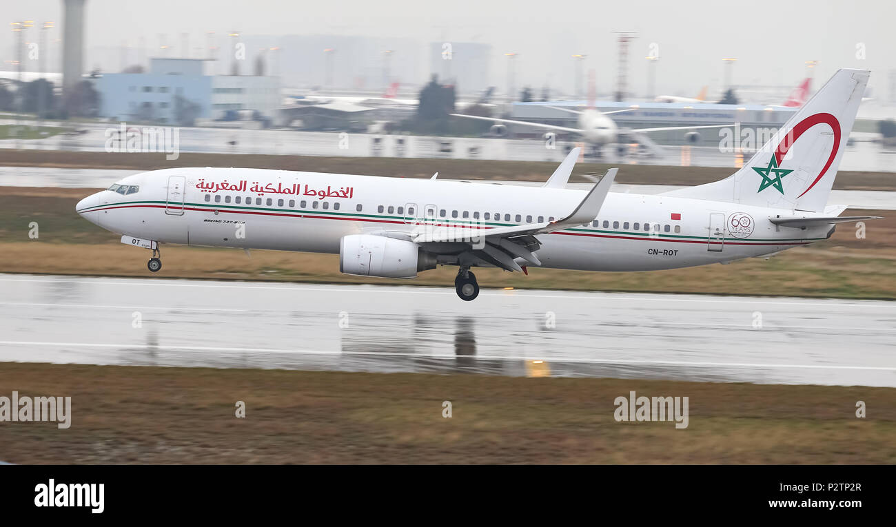 ISTANBUL, TURQUIE - Mars 04, 2018 : Royal Air Maroc Boeing 737-8B6 (CN 33068) débarquement à l'aéroport Ataturk d'Istanbul. Royal Air Maroc a la taille de la flotte 57 Banque D'Images