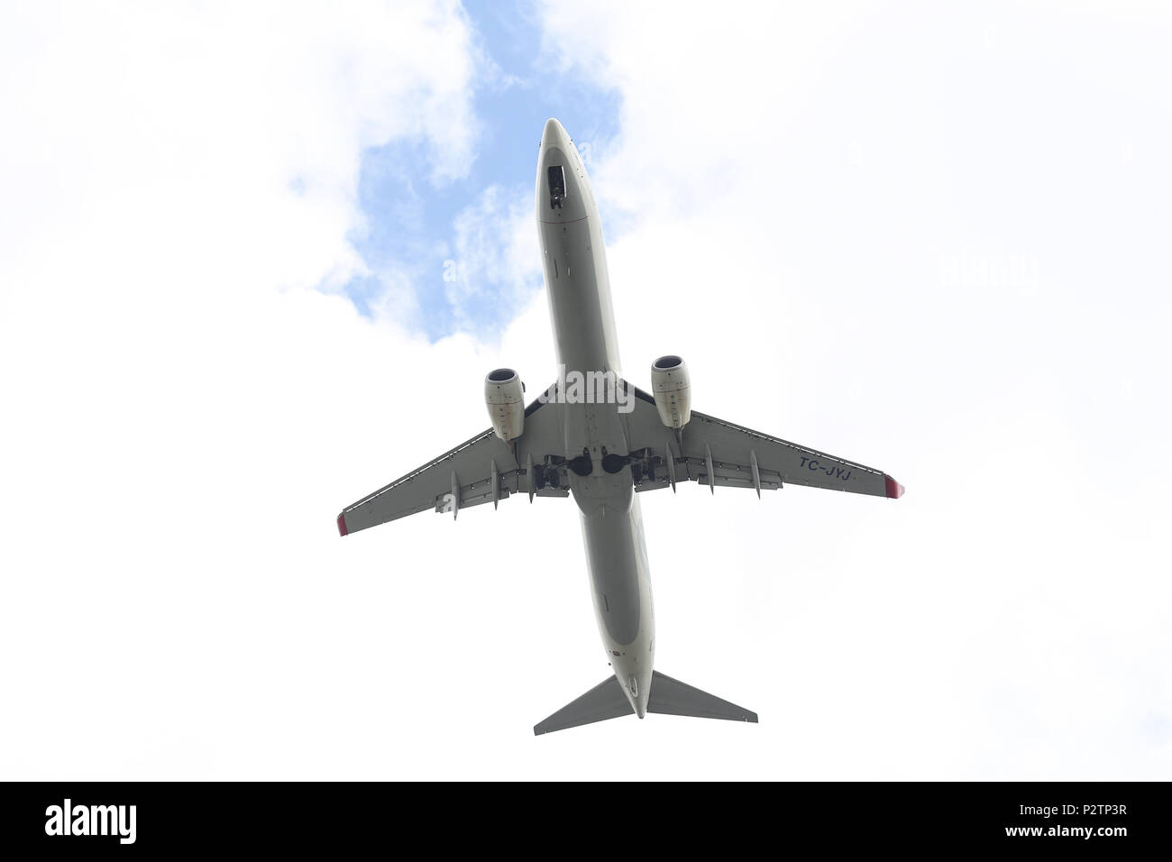 ISTANBUL, TURQUIE - Mars 04, 2018 : Turkish Airlines Boeing 737-9F2ER (CN) 40986 L'atterrissage pour l'aéroport Ataturk d'Istanbul. Ta est le porte-drapeau de la Turquie Banque D'Images