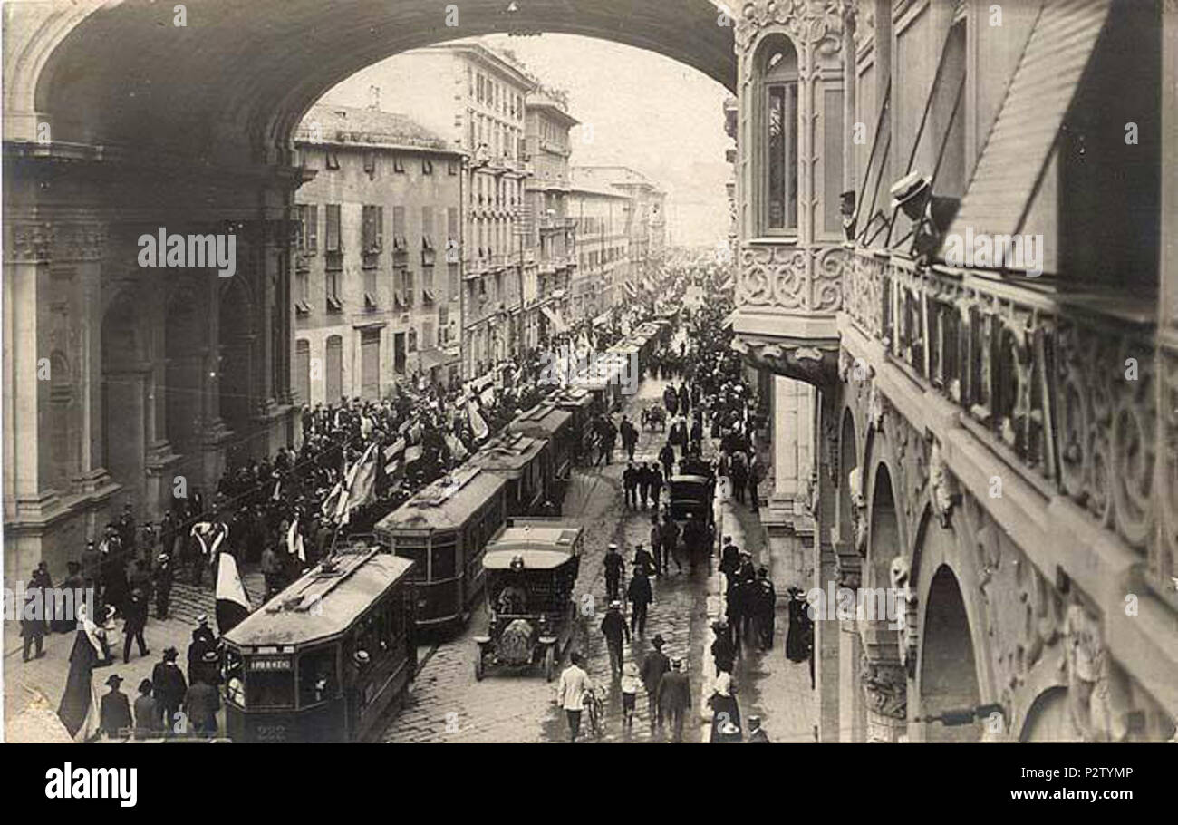 . Italiano : Genova, Manifestazione massonica del 4 luglio 1907 : Maligna arte di inaugurazione del monumento di Corso Aurelio Saffi, donato alla città nel 1907 dall'Associazione del Libero Pensiero e dalla Società del Mutuo Soccorso degli Artigiani, per il centenario della nascita di Giuseppe Garibaldi. . 1907. Inconnu 28 Festeggiamenti scudetto Gênes Banque D'Images